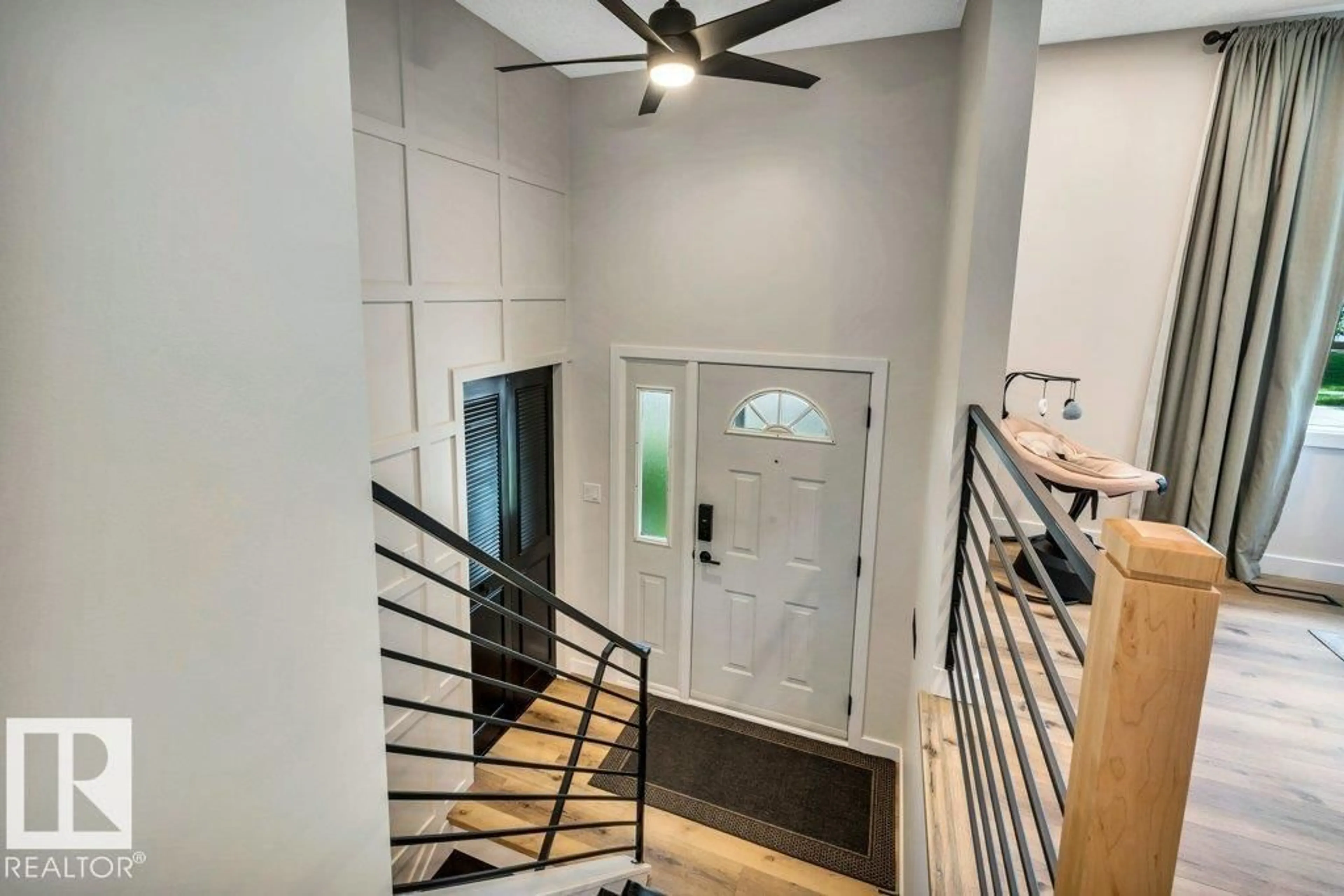 Indoor entryway for 166 LAROSE DR, St. Albert Alberta T8N2G8