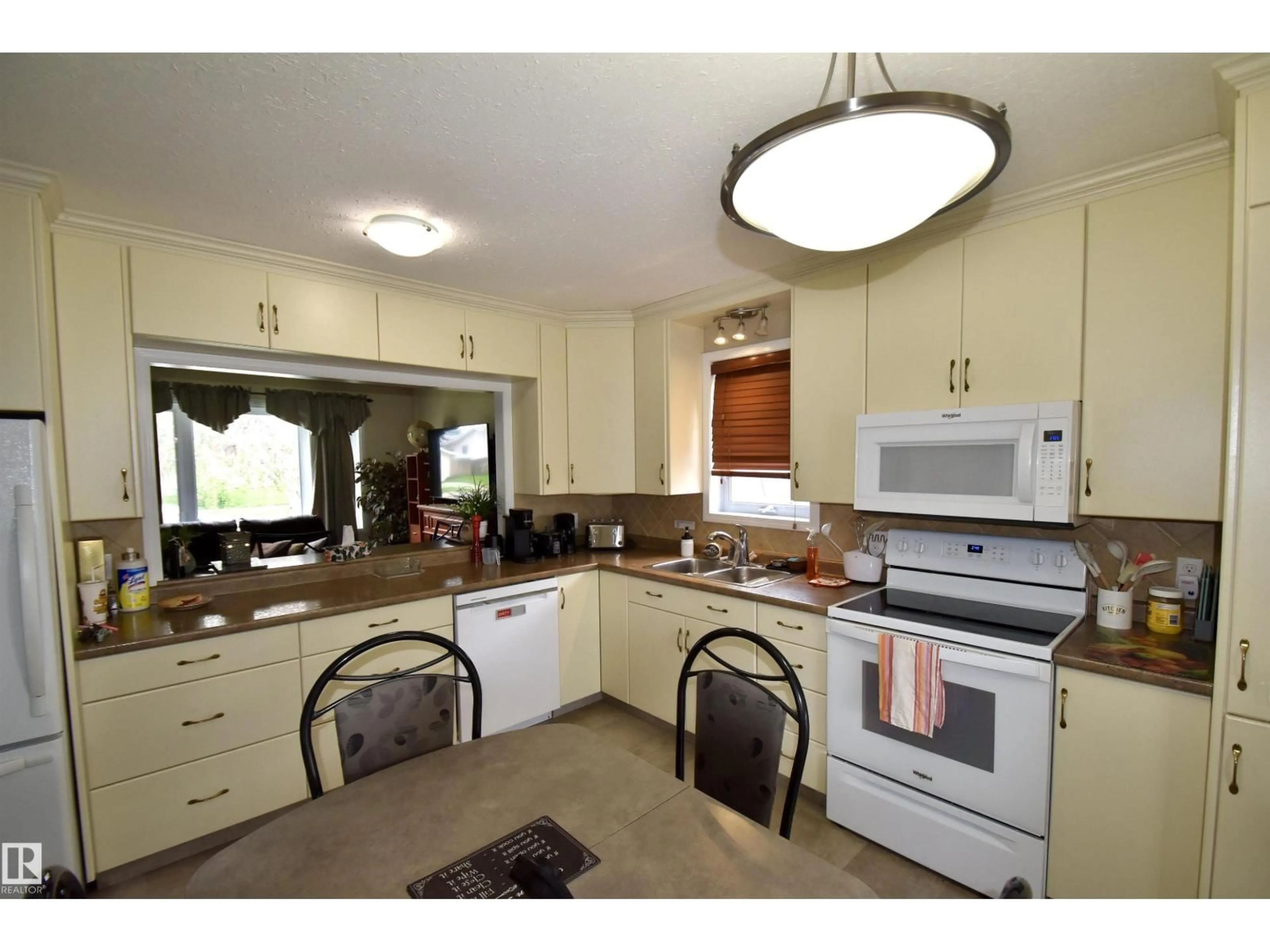Standard kitchen, unknown for 4629 47 AV, St. Paul Town Alberta T0A3A3
