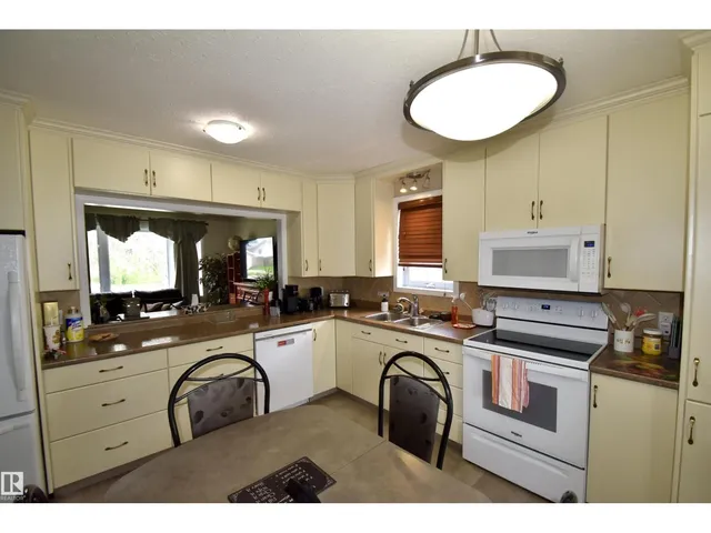 4629 47 AV, St. Paul Town 5