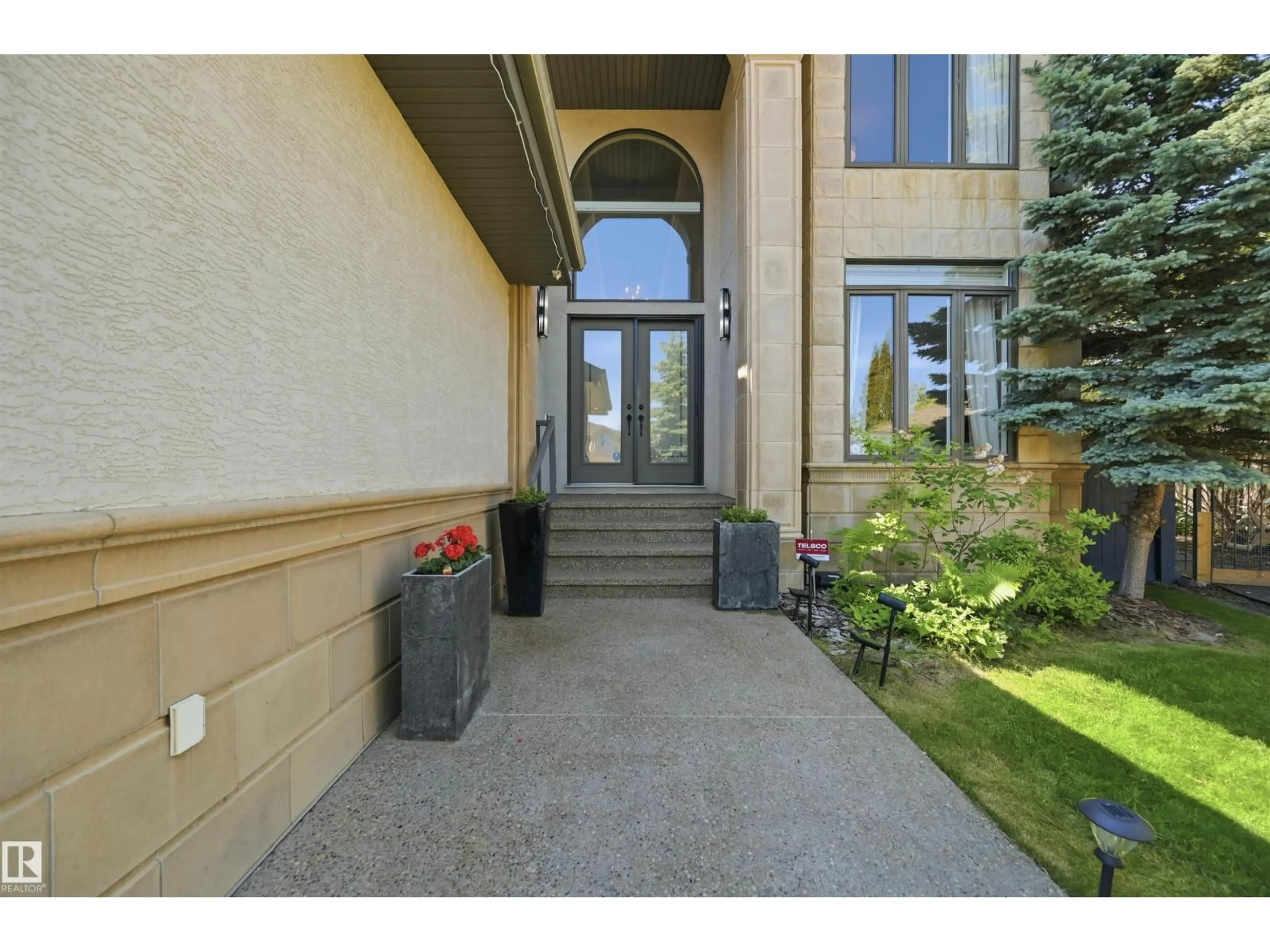 Indoor entryway for 680 TODD LANDING LD, Edmonton Alberta T6R3N1