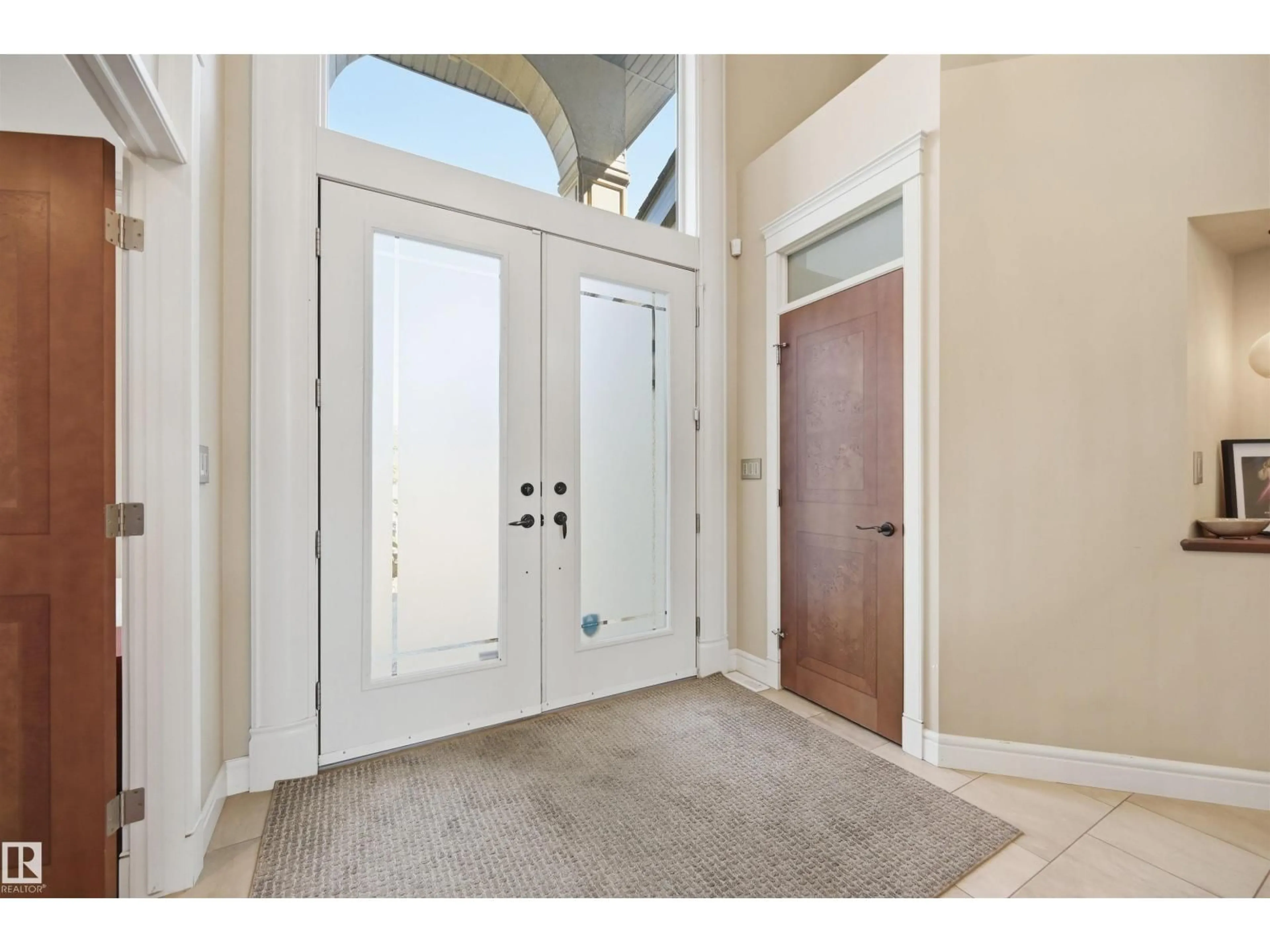 Indoor entryway for 680 TODD LANDING LD, Edmonton Alberta T6R3N1