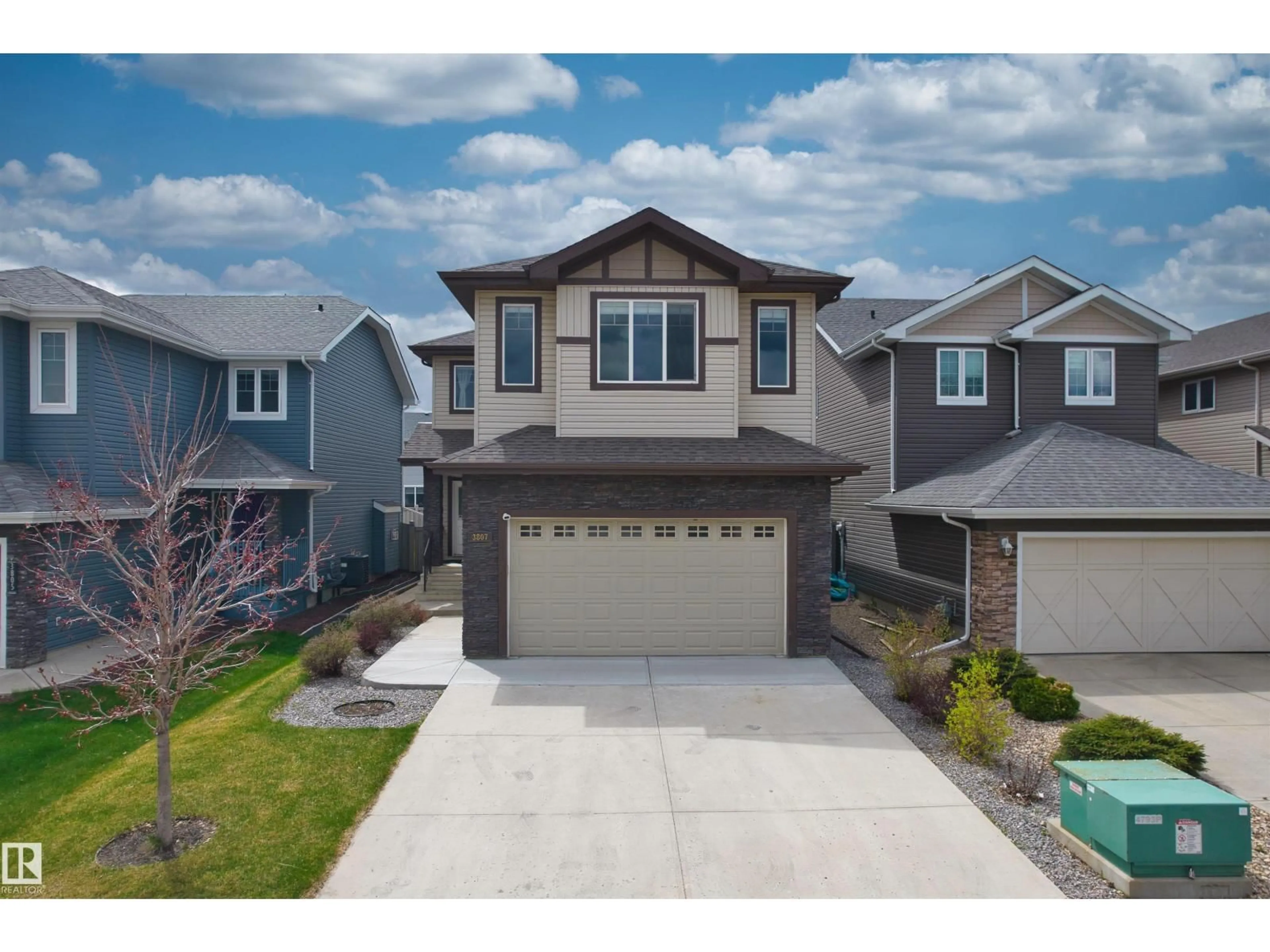 A pic from outside/outdoor area/front of a property/back of a property/a pic from drone, street for 3807 CLAXTON CL, Edmonton Alberta T6W1Y5