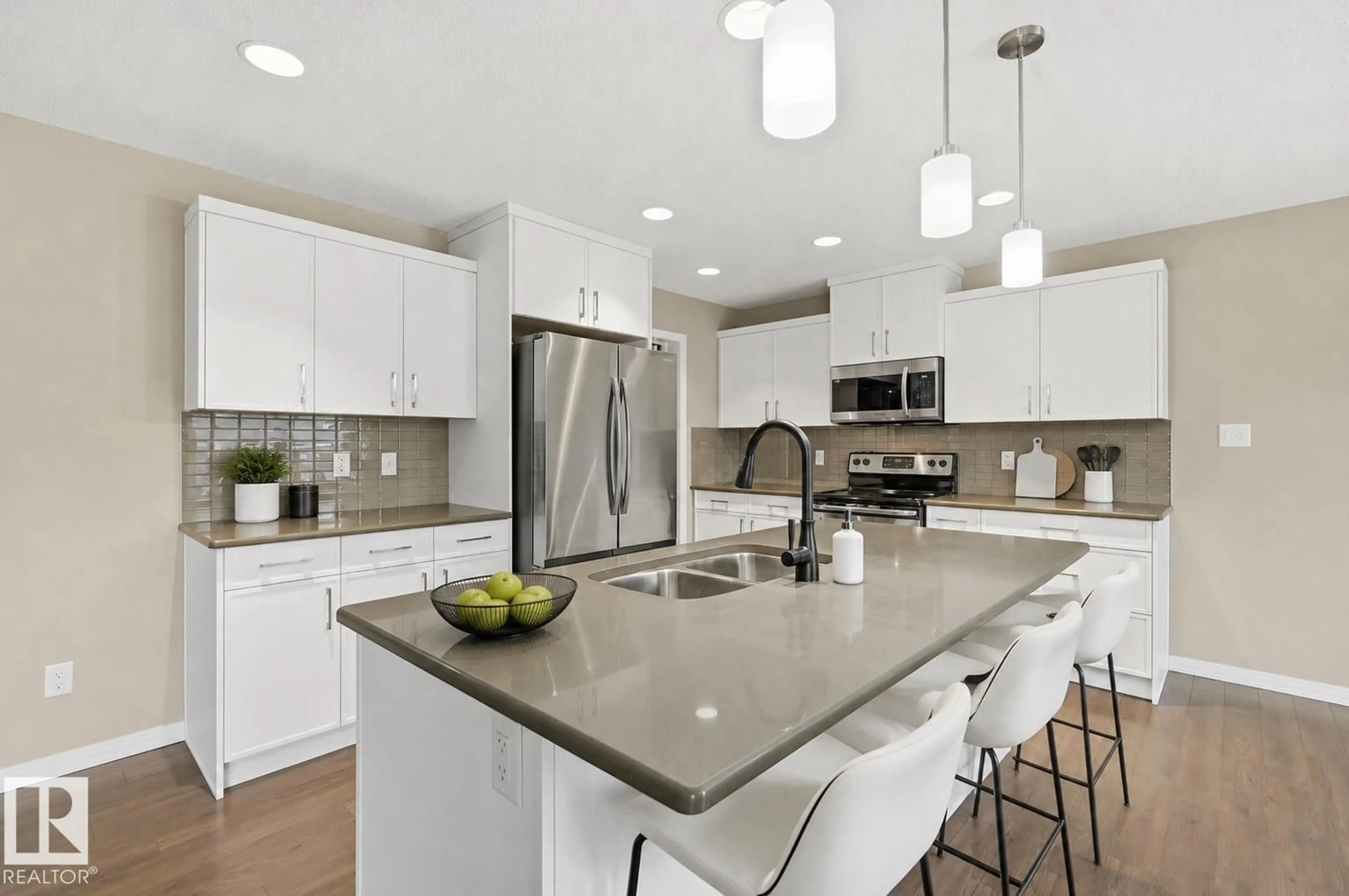 Open concept kitchen, ceramic/tile floor for SW - 3528 CLAXTON CR, Edmonton Alberta T6W0Z6