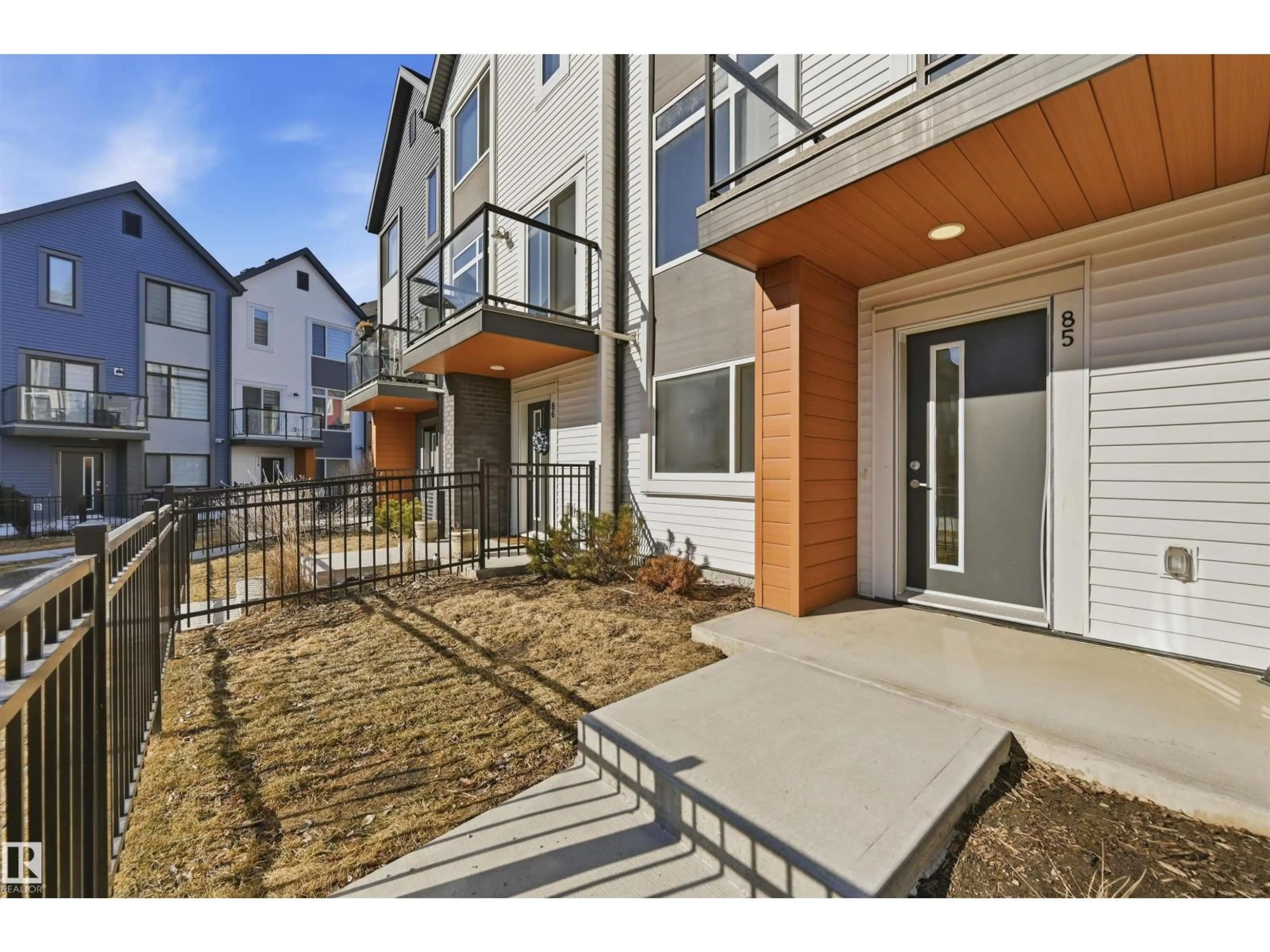 Patio, street for 1010 - 85 RABBIT HILL RD, Edmonton Alberta T6W4G7