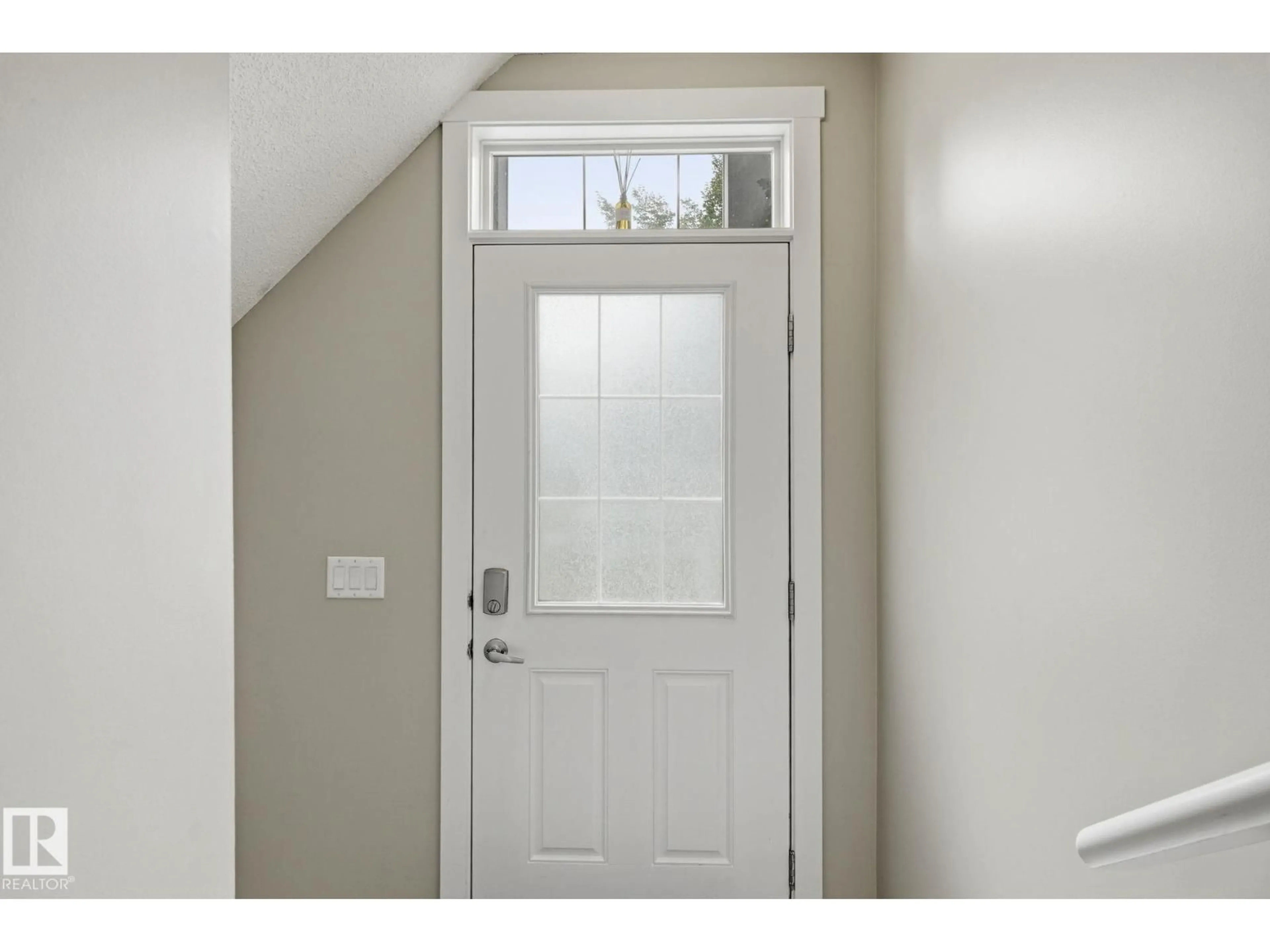 Indoor entryway for #12 - 1391 STARLING DR, Edmonton Alberta T5V1T7