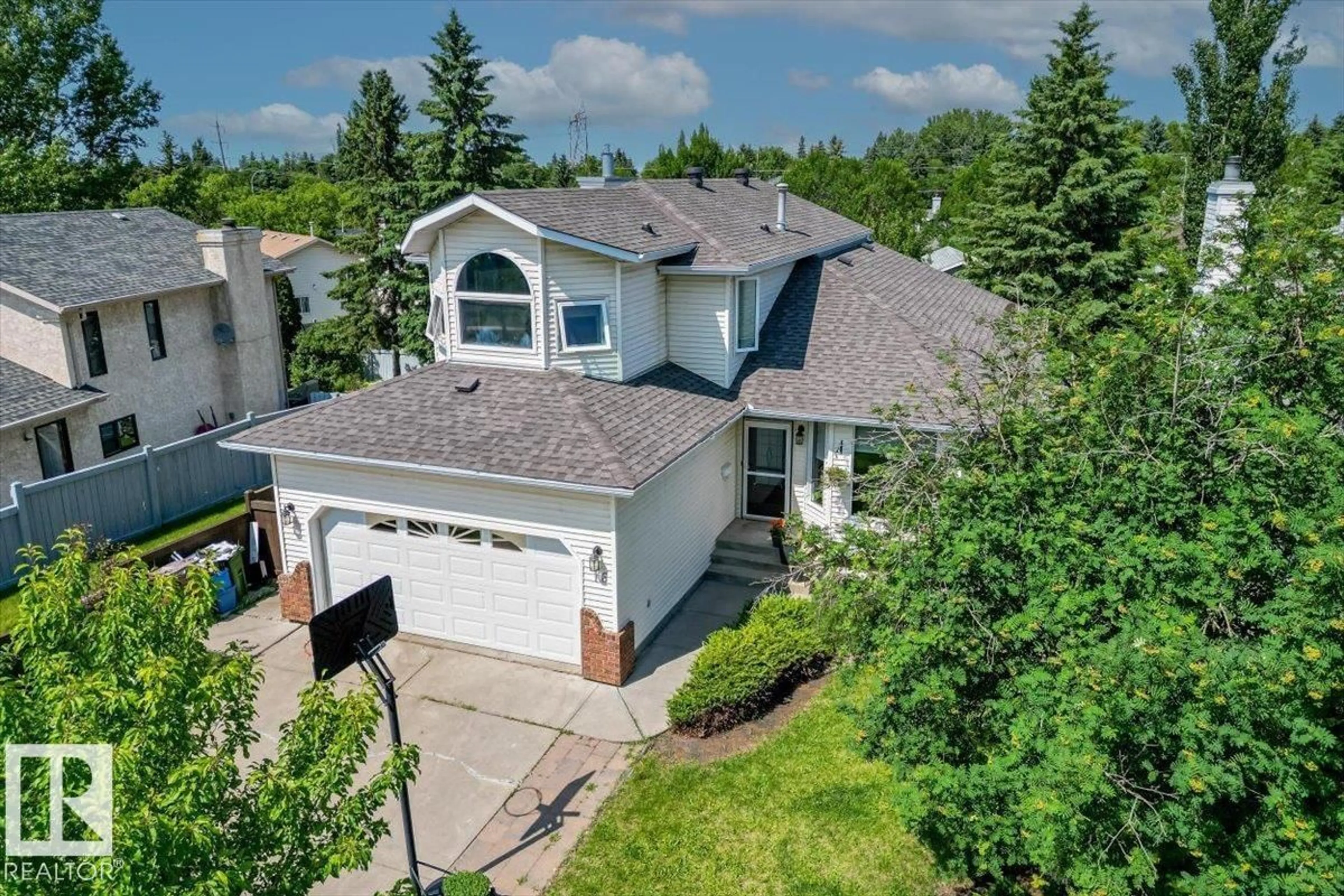A pic from outside/outdoor area/front of a property/back of a property/a pic from drone, street for 16 HARROLD PL, St. Albert Alberta T8N5P9