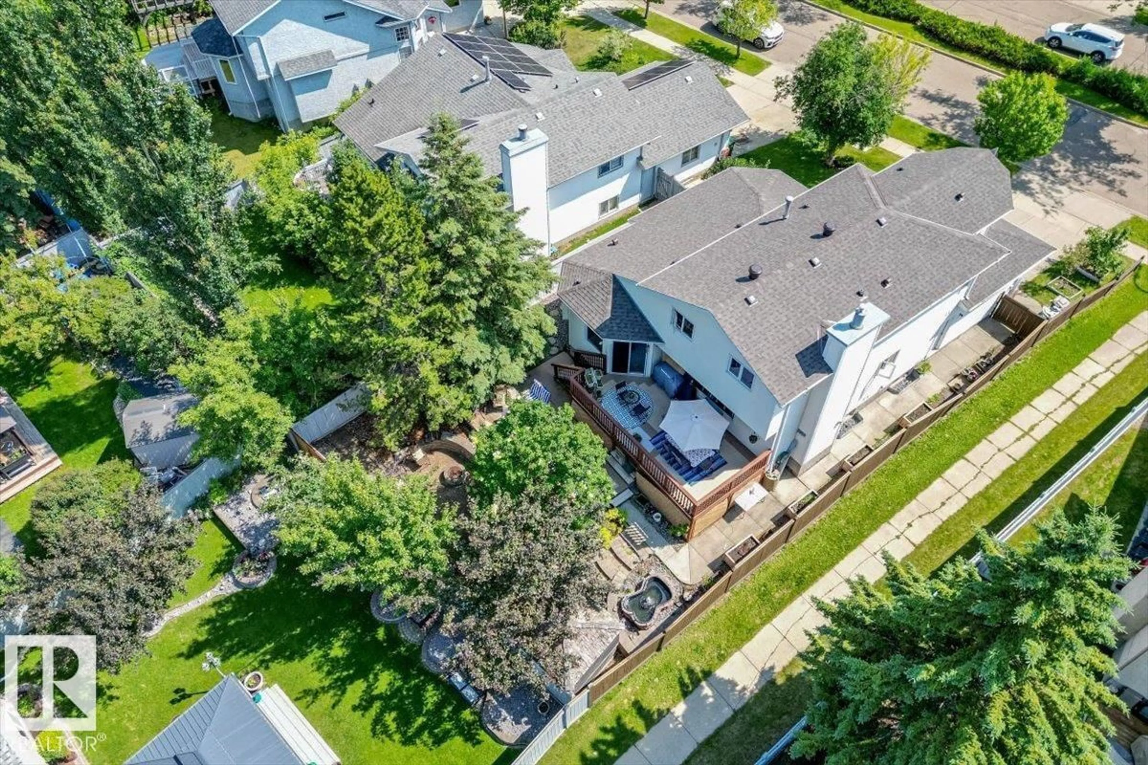 A pic from outside/outdoor area/front of a property/back of a property/a pic from drone, street for 16 HARROLD PL, St. Albert Alberta T8N5P9