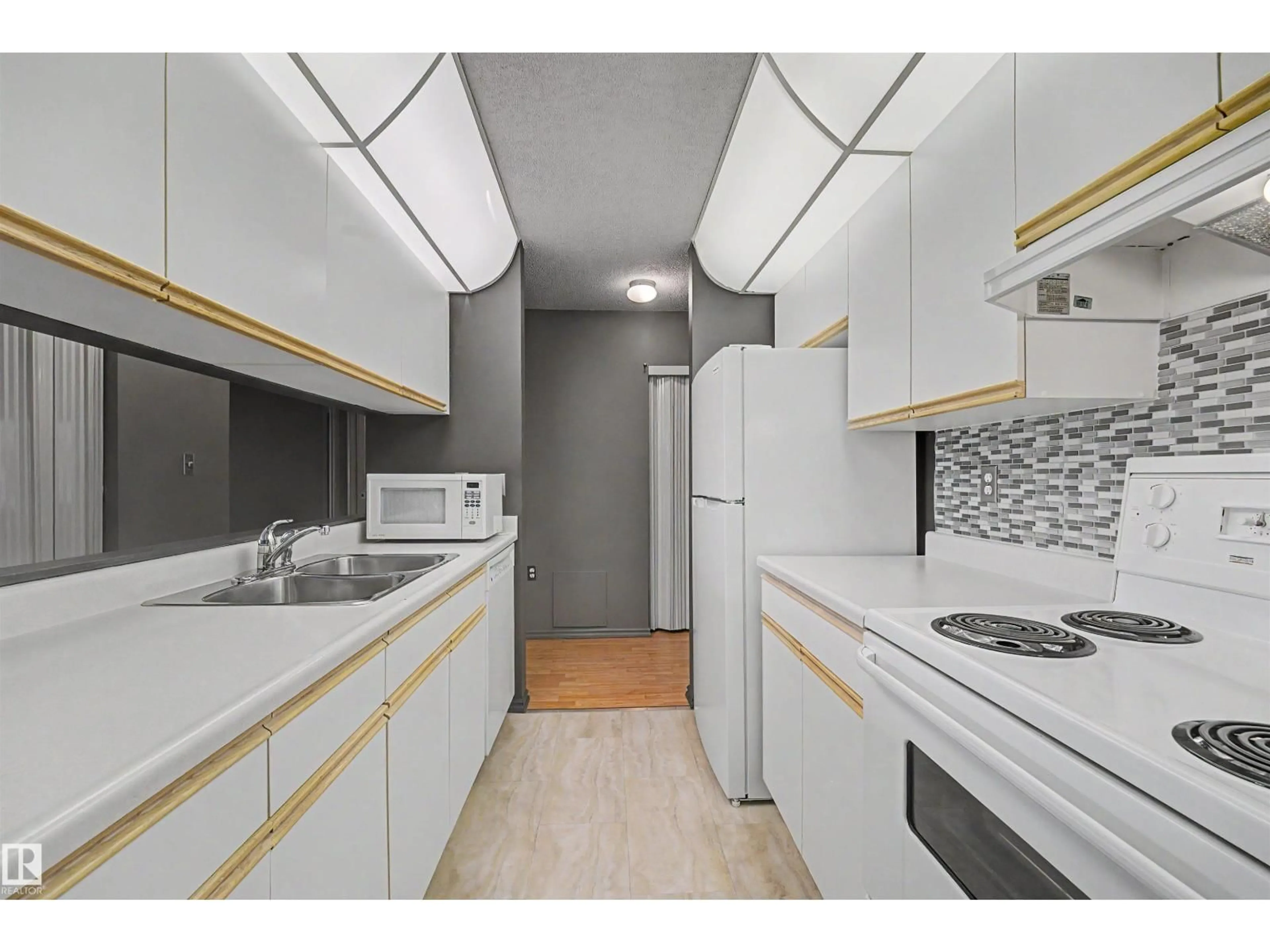 Standard kitchen, unknown for 437 - 10636 120 ST NW, Edmonton Alberta T5H4L5