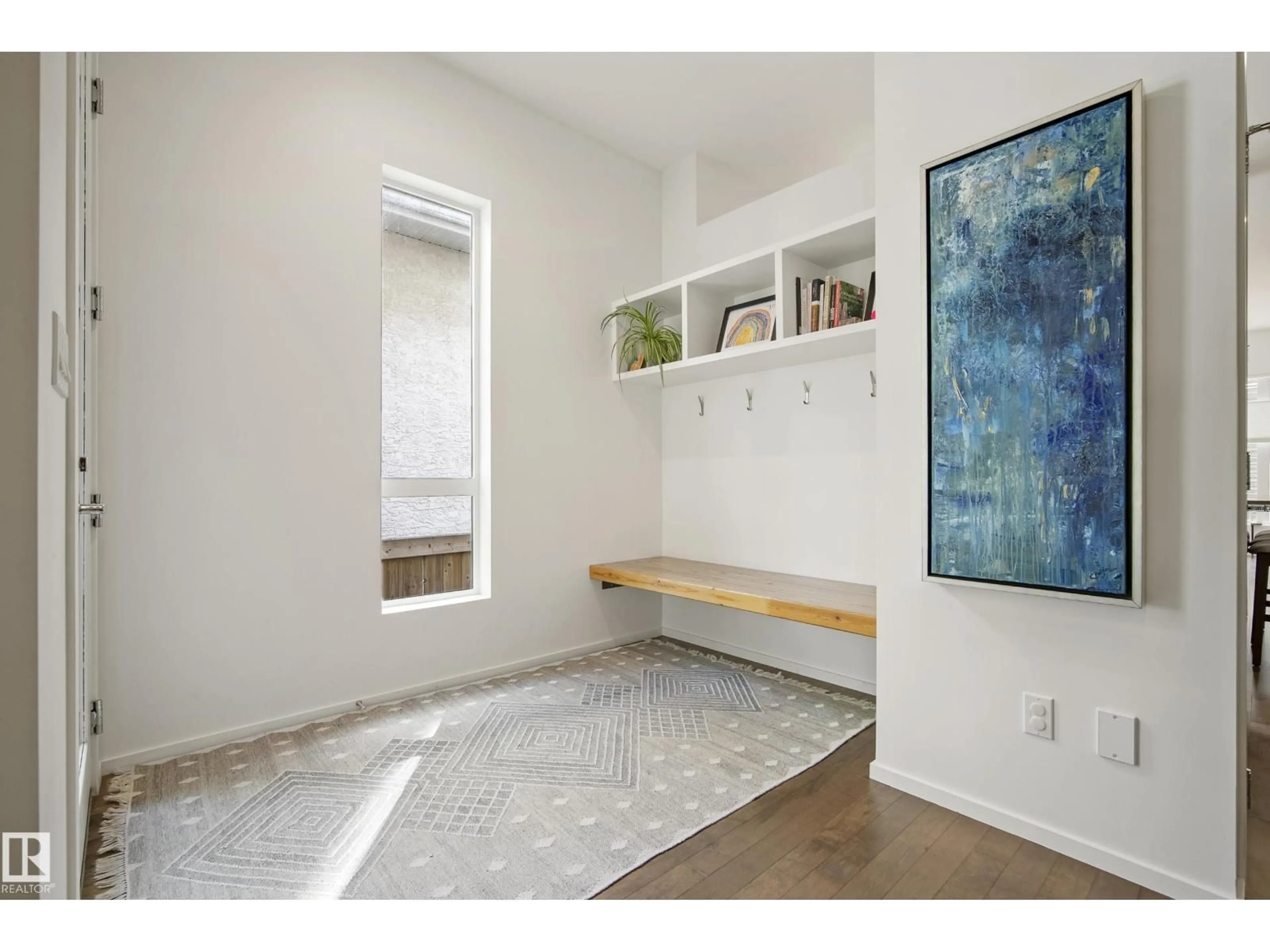 Indoor entryway for 8751 83 AV, Edmonton Alberta T6C1B2