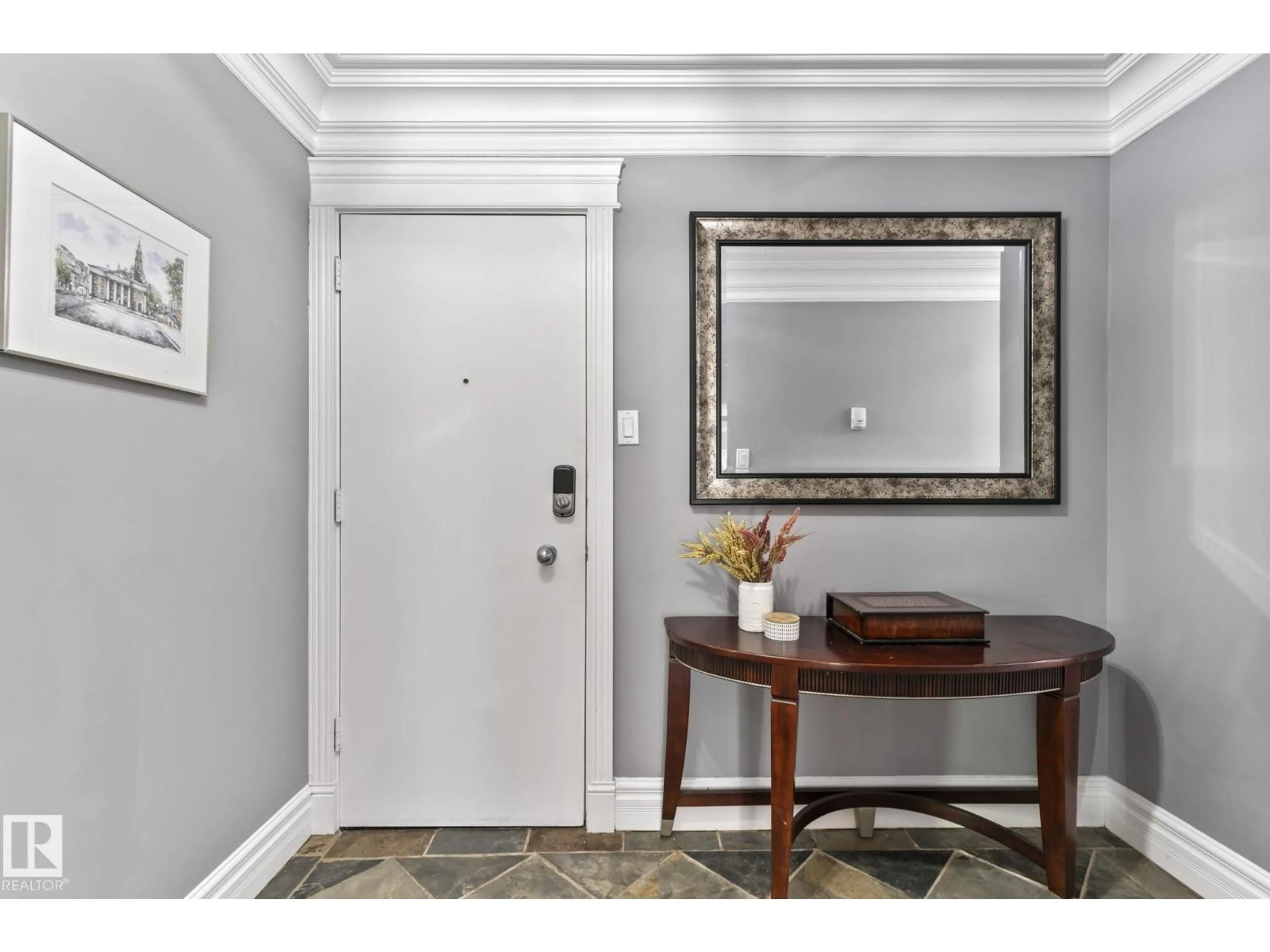 Indoor entryway for 405 - 10745 83 AV, Edmonton Alberta T6E2E5
