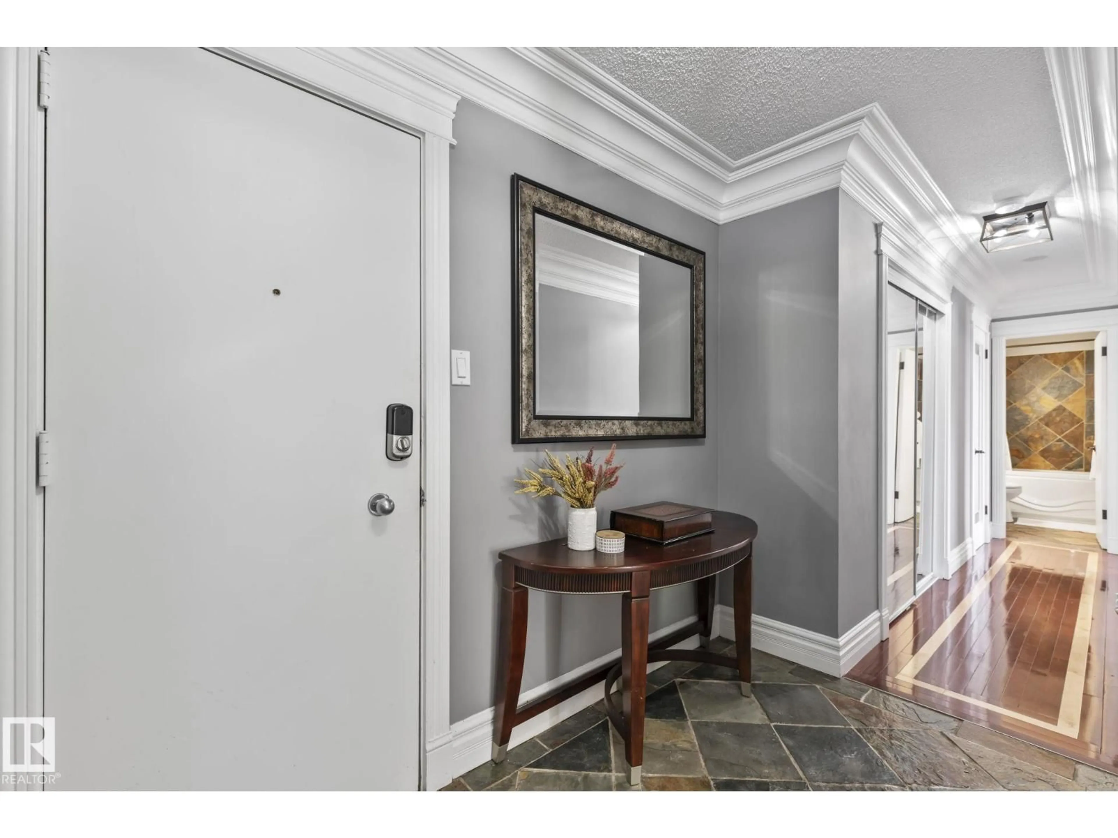 Indoor entryway for 405 - 10745 83 AV, Edmonton Alberta T6E2E5