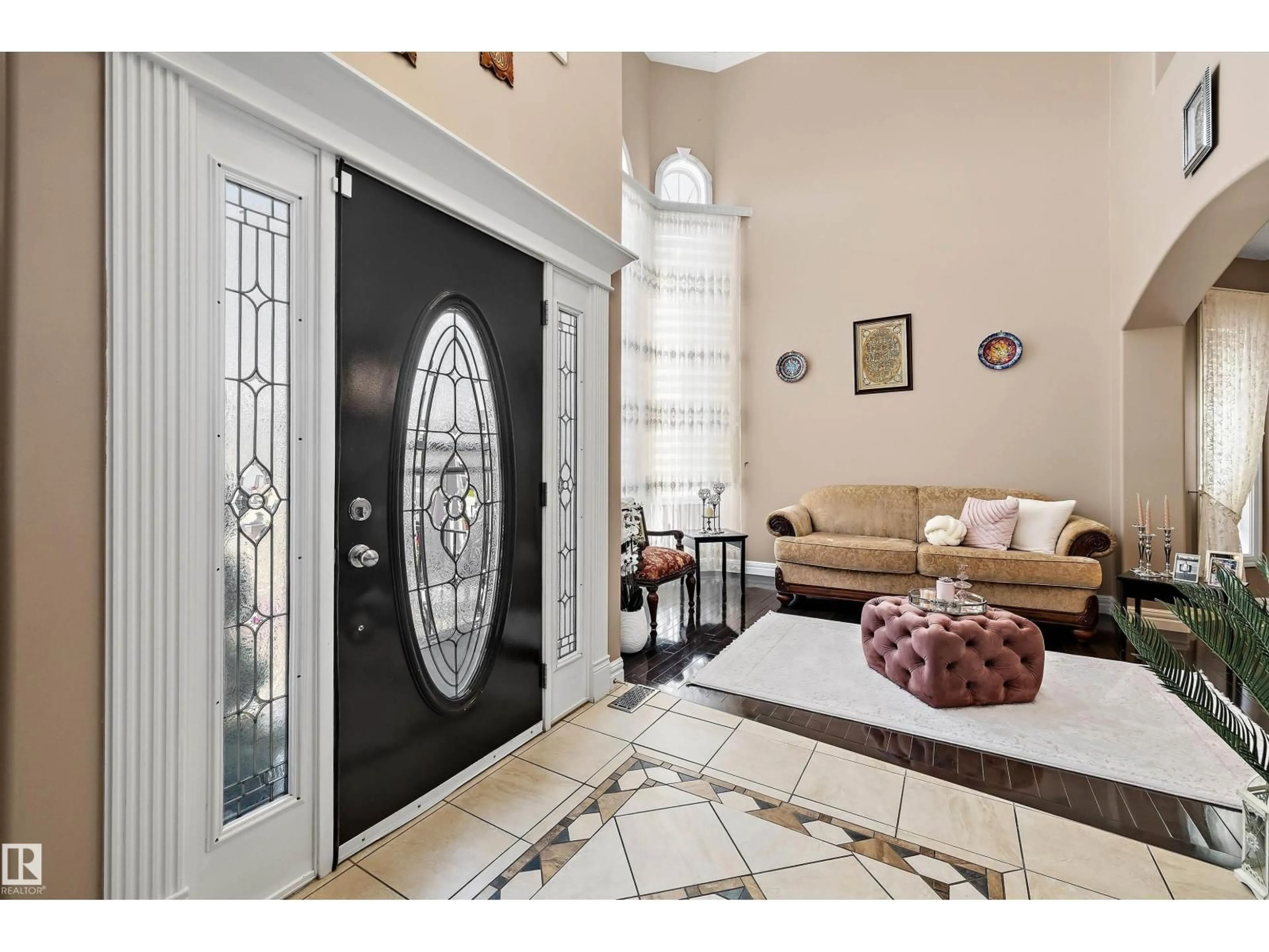 Indoor entryway for NW - 14148 134 ST, Edmonton Alberta T6V1W2