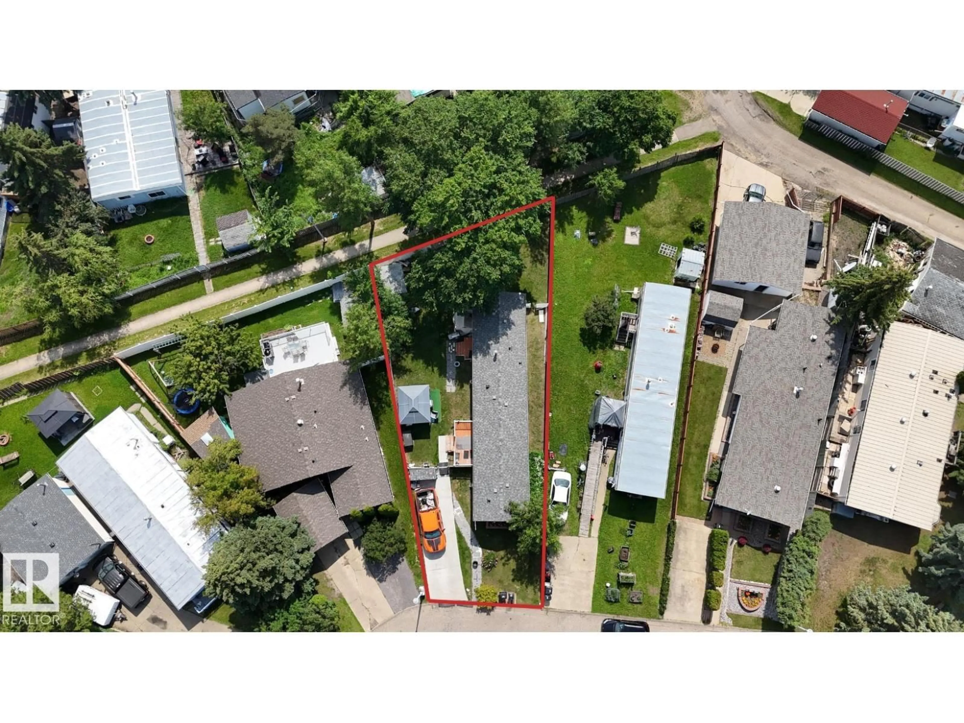A pic from outside/outdoor area/front of a property/back of a property/a pic from drone, street for 157 LEE RIDGE RD, Edmonton Alberta T6K0N1