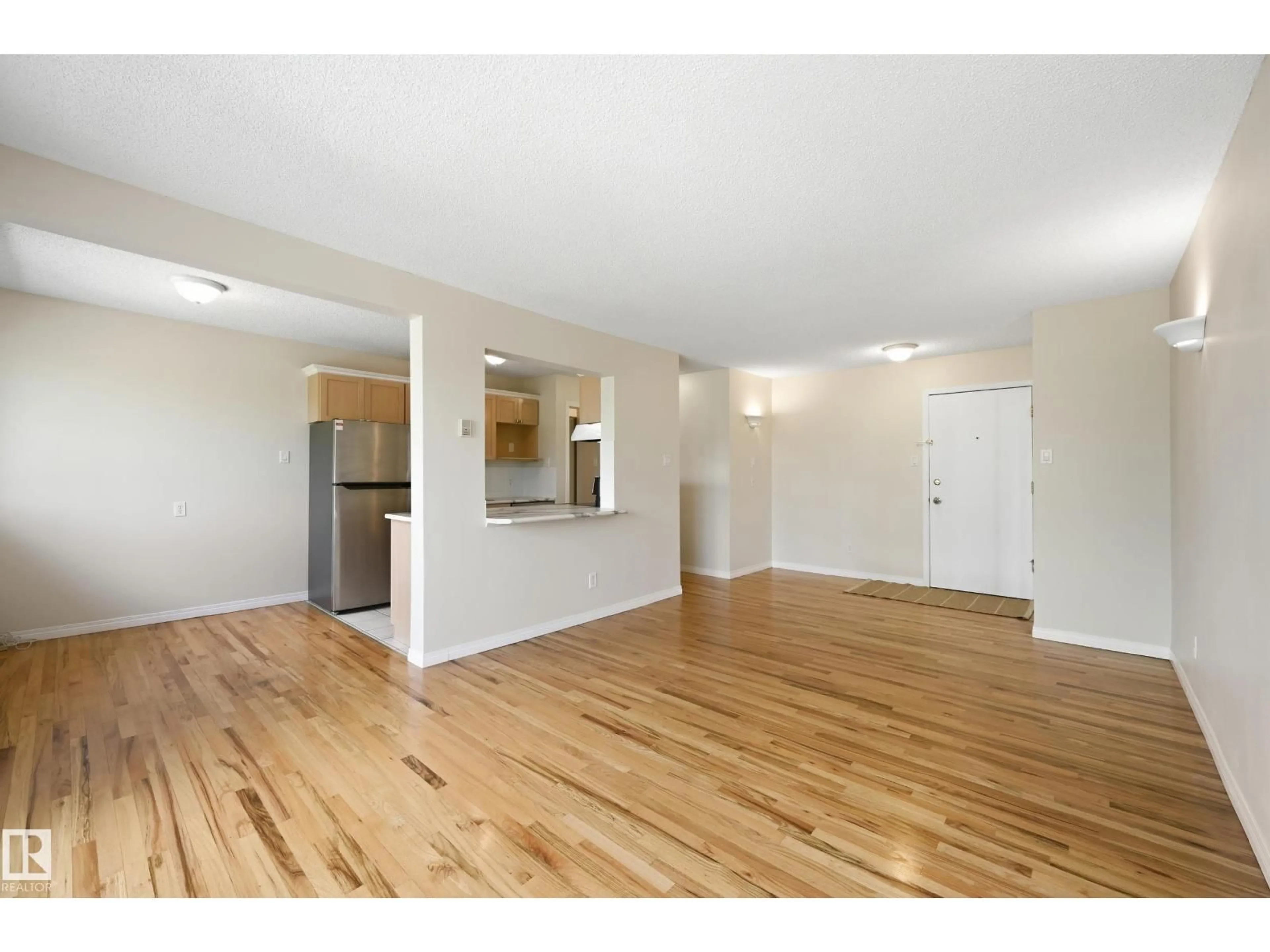 A pic of a room for 433 - 11217 103 AV, Edmonton Alberta T5K2V9