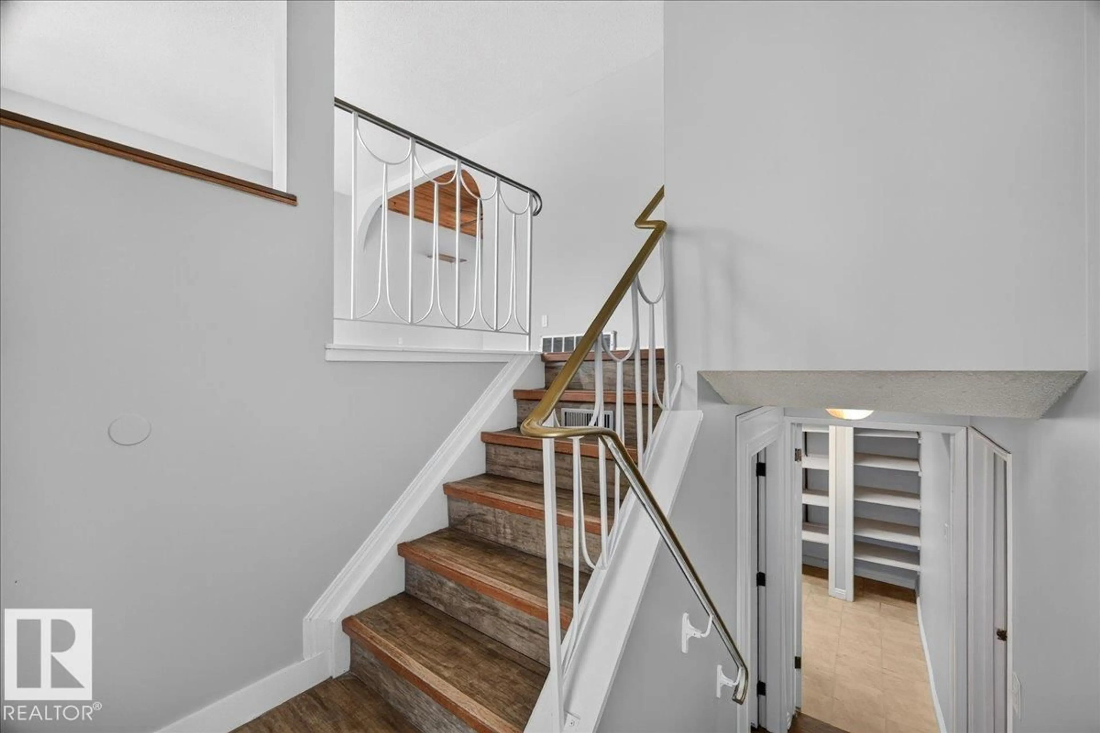 Stairs for 7419 15 AV, Edmonton Alberta T6K2T3