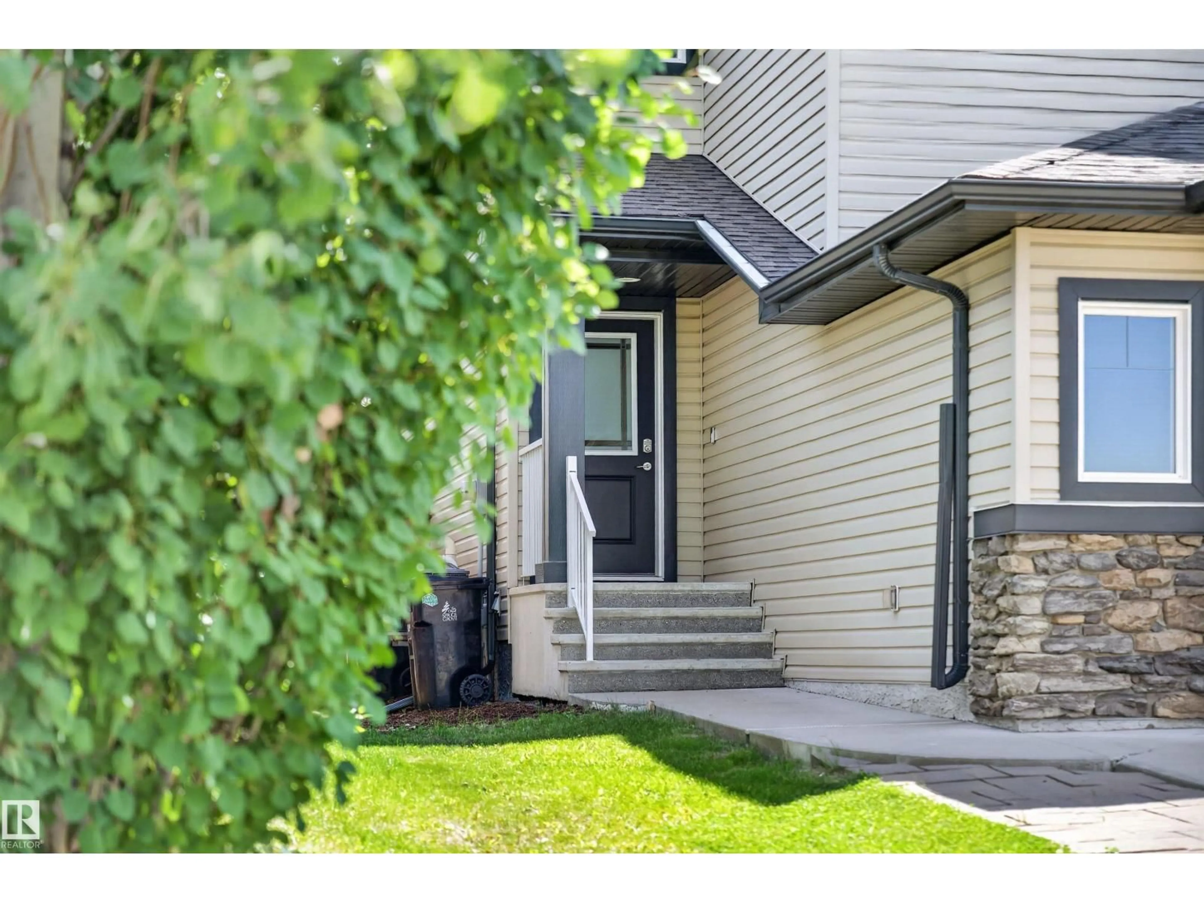 Home with vinyl exterior material, street for 4 HAMMETT, Spruce Grove Alberta T7X0V2