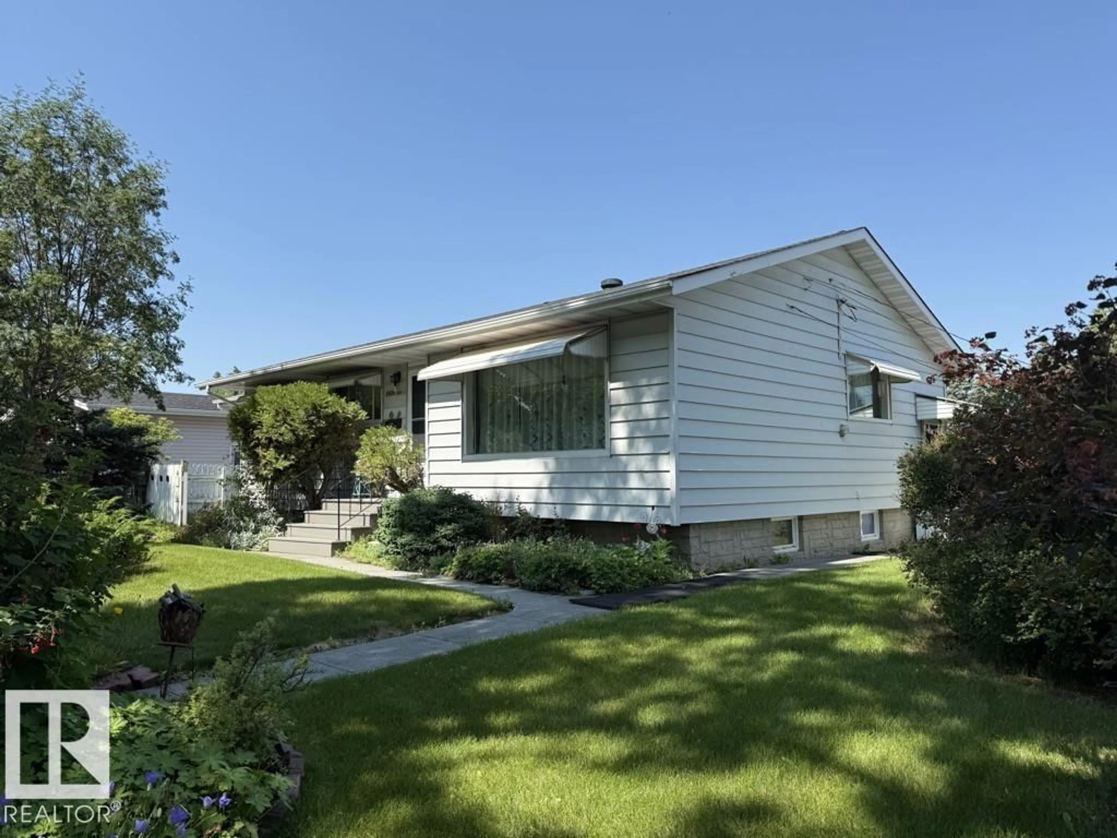 Home with vinyl exterior material, street for 9908 96A AVENUE, Fort Saskatchewan Alberta T8L1P6