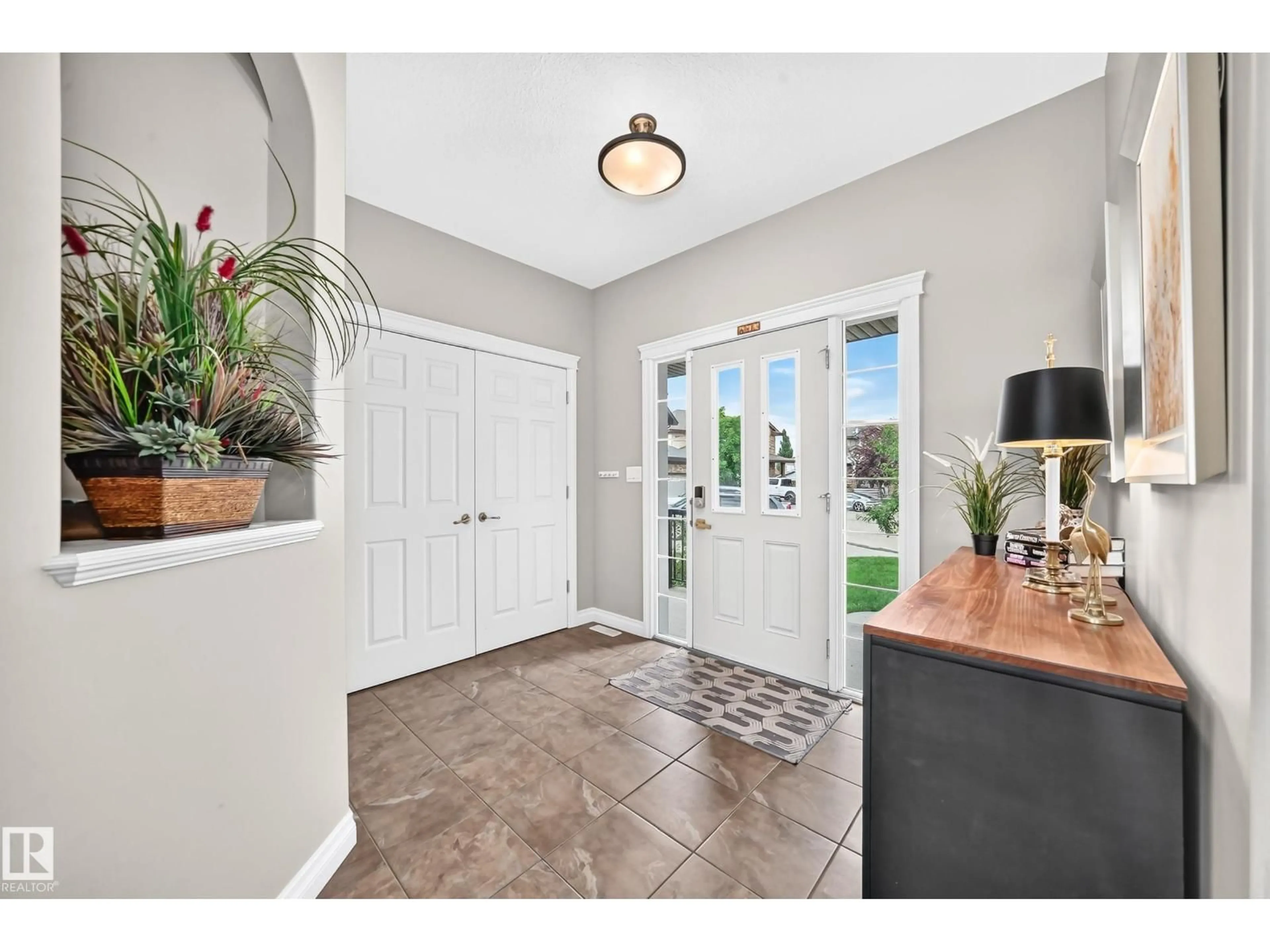 Indoor entryway for 19 VICTORIA BA, Spruce Grove Alberta T7X0C3