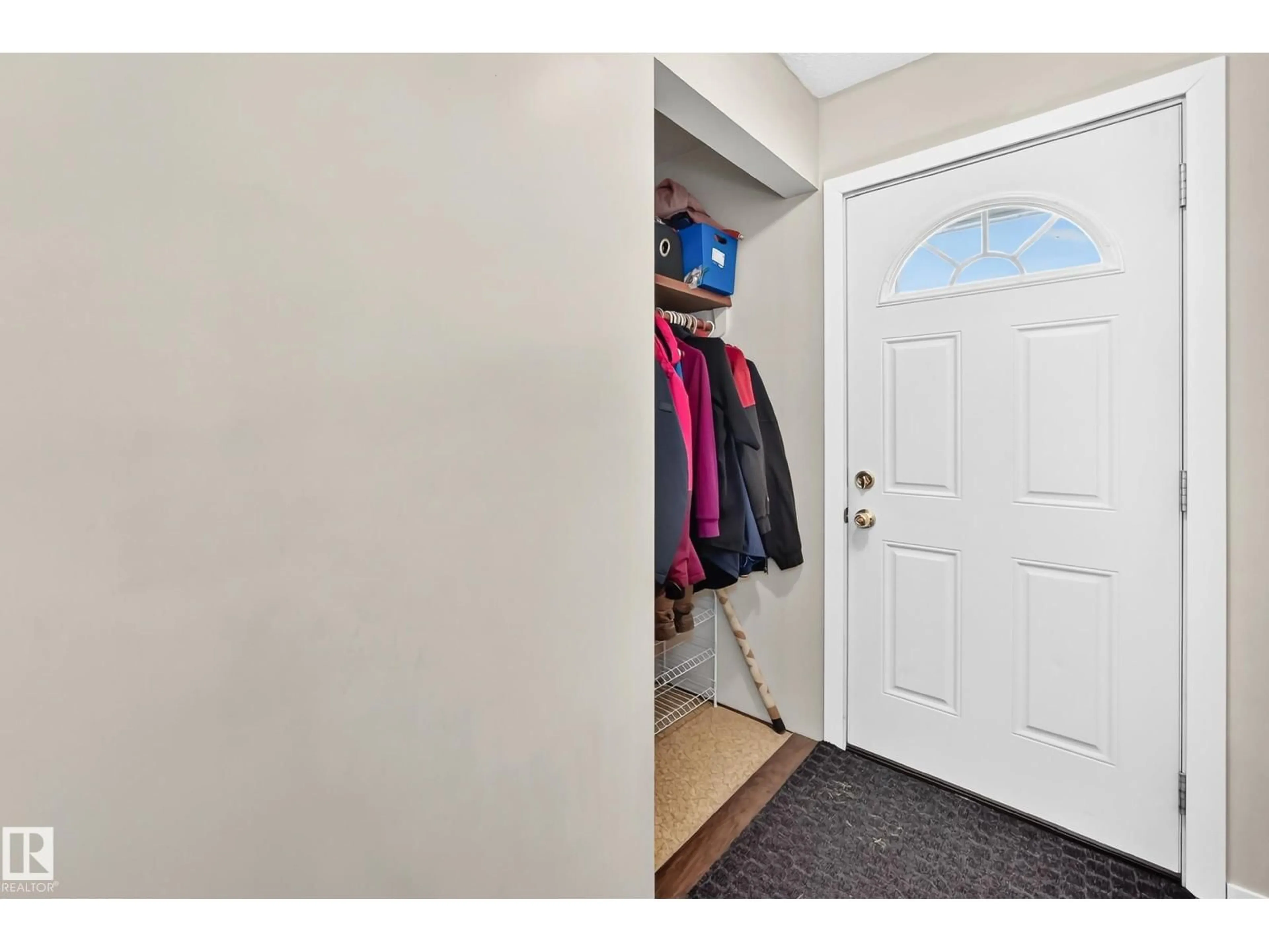 Indoor entryway for 5611 134A AV, Edmonton Alberta T5A0M3