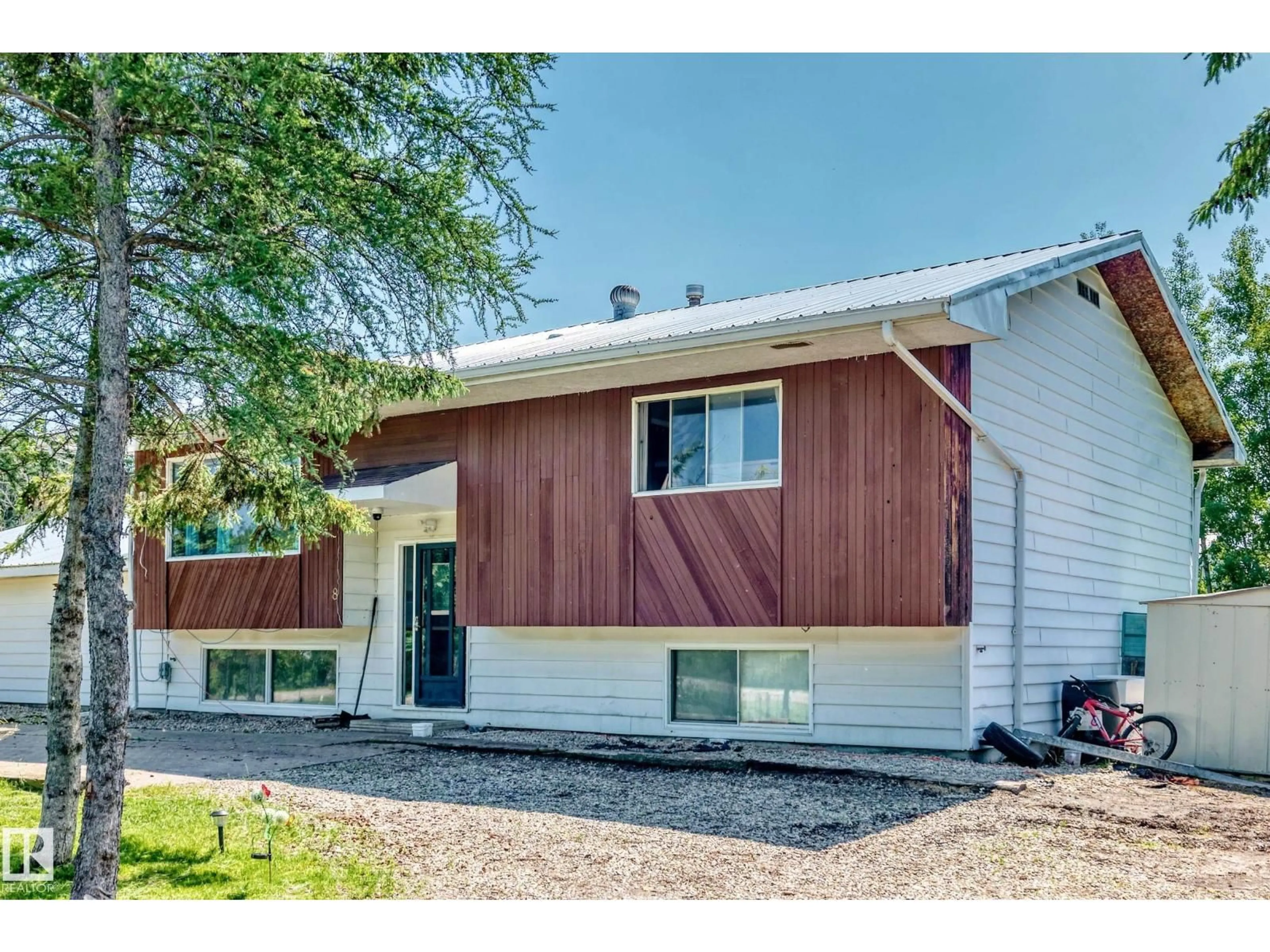 Home with vinyl exterior material, street for 8 FOURTH ST, Duffield Alberta T0E0N0