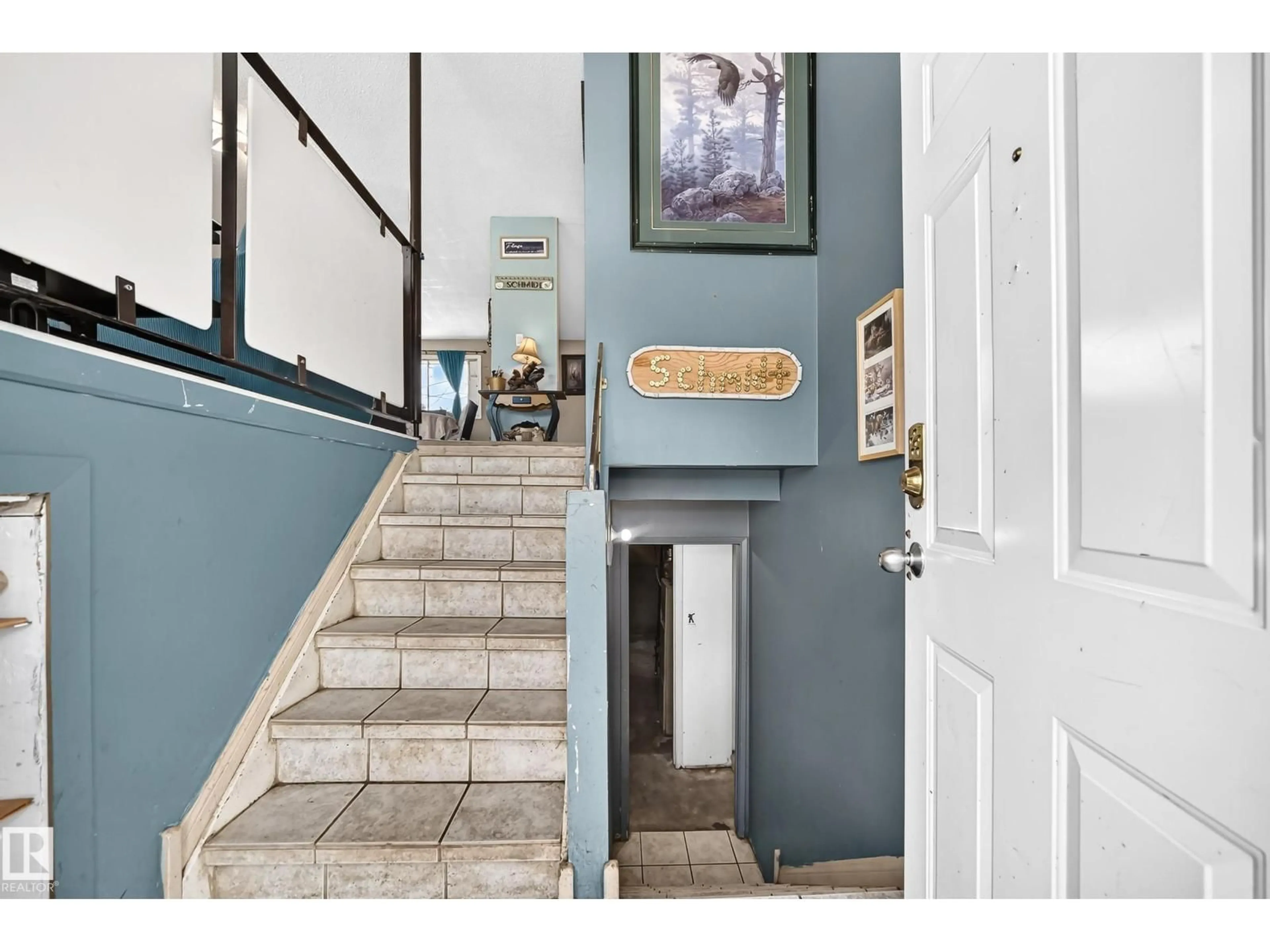 Indoor foyer for 8 FOURTH ST, Duffield Alberta T0E0N0