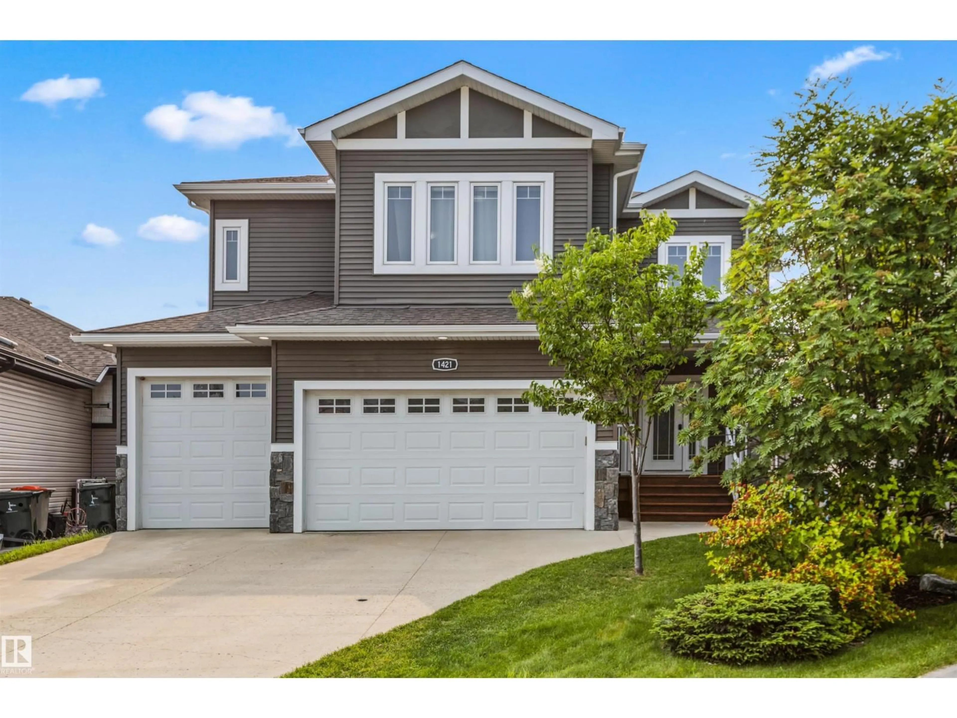 Home with vinyl exterior material, street for 1421 WESTERRA BA, Stony Plain Alberta T7Z0B3