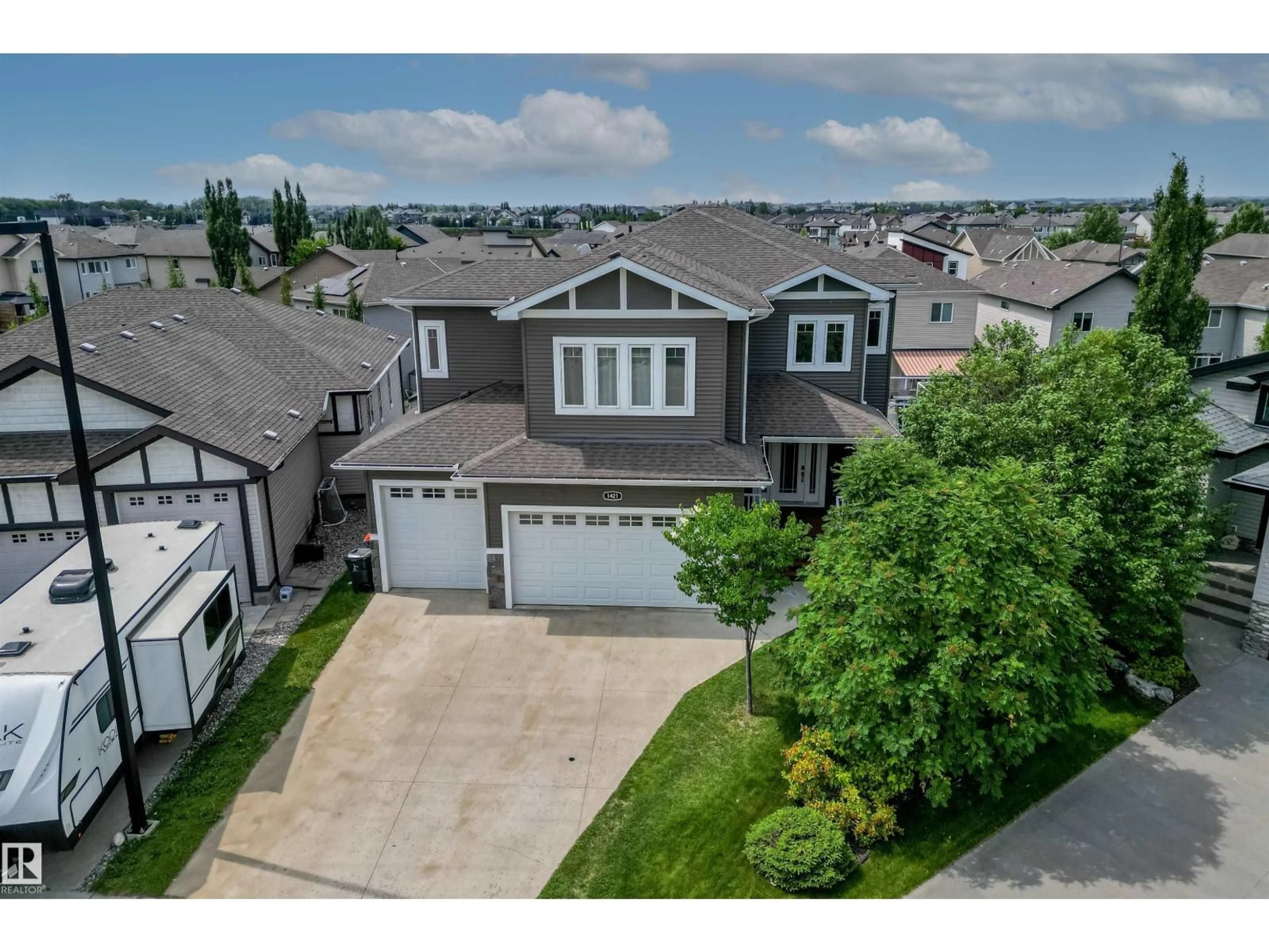 A pic from outside/outdoor area/front of a property/back of a property/a pic from drone, street for 1421 WESTERRA BA, Stony Plain Alberta T7Z0B3