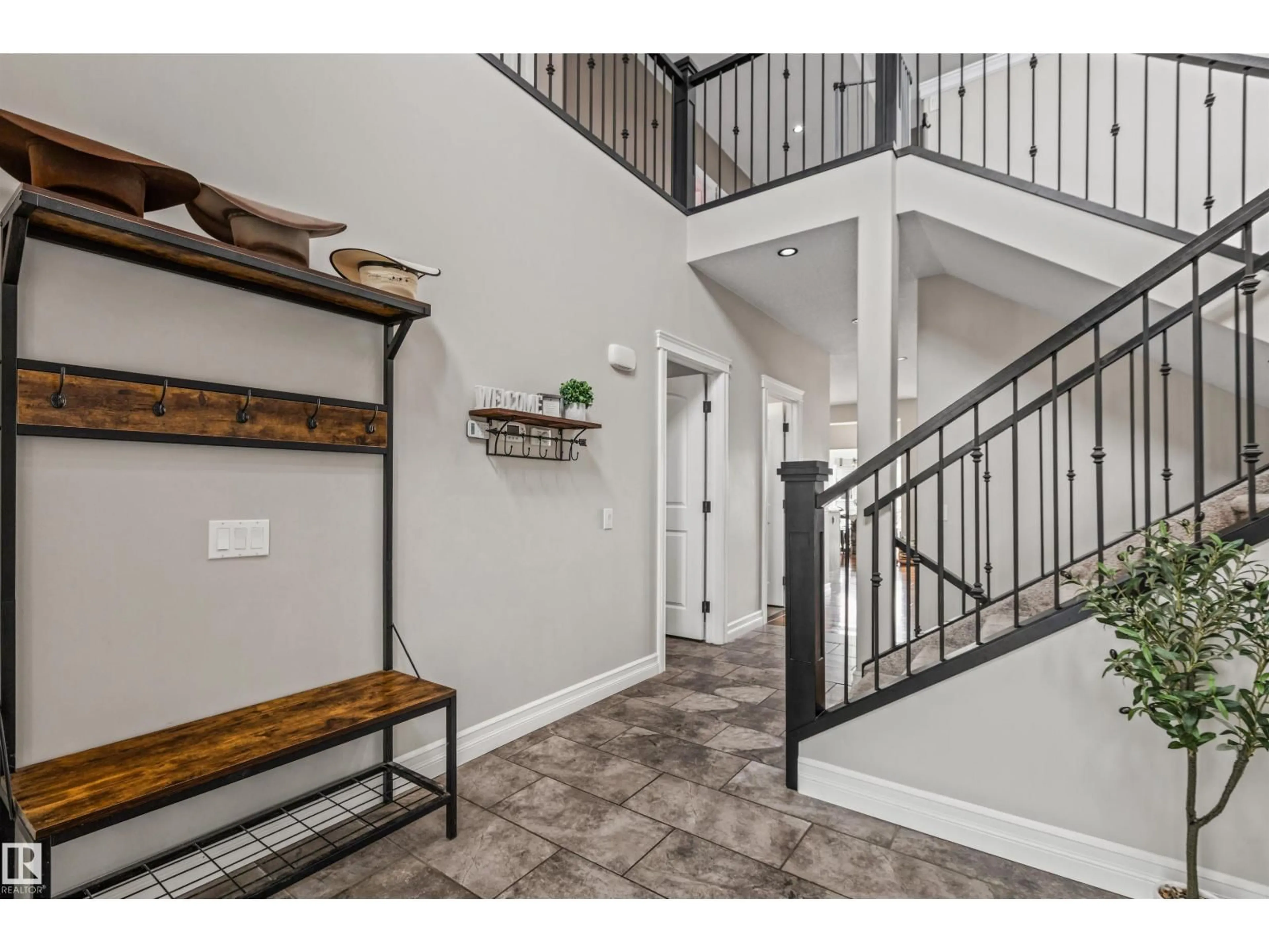Indoor entryway for 1421 WESTERRA BA, Stony Plain Alberta T7Z0B3