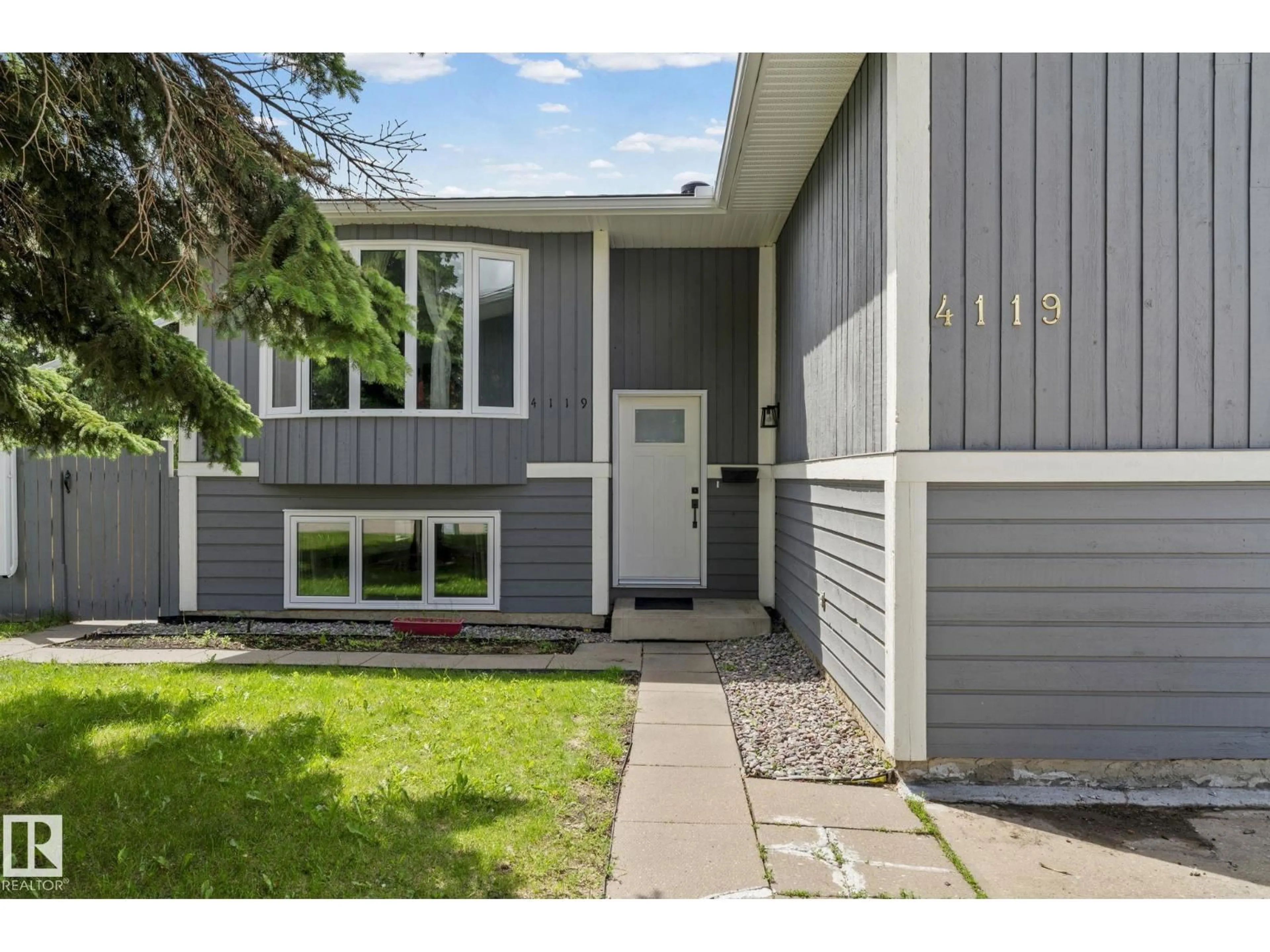 Home with vinyl exterior material, street for 4119 18 AV, Edmonton Alberta T6L3M3
