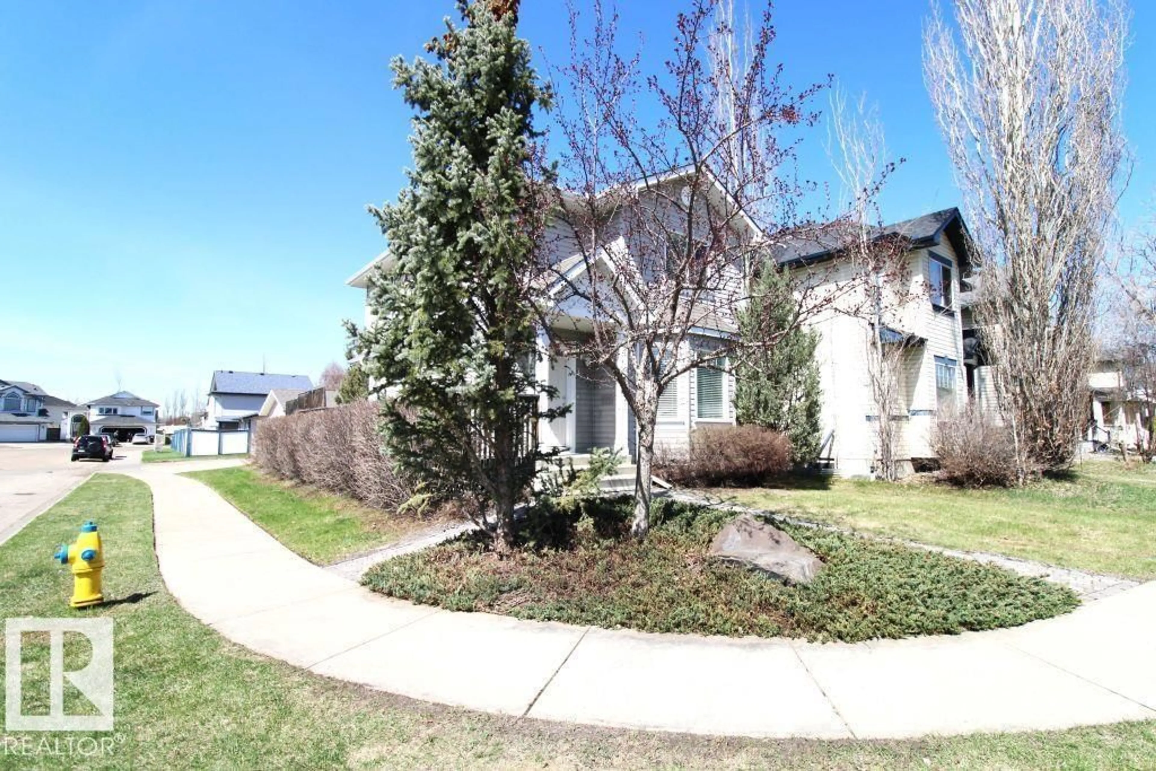 A pic from outside/outdoor area/front of a property/back of a property/a pic from drone, street for 744 88 ST, Edmonton Alberta T6X1C4