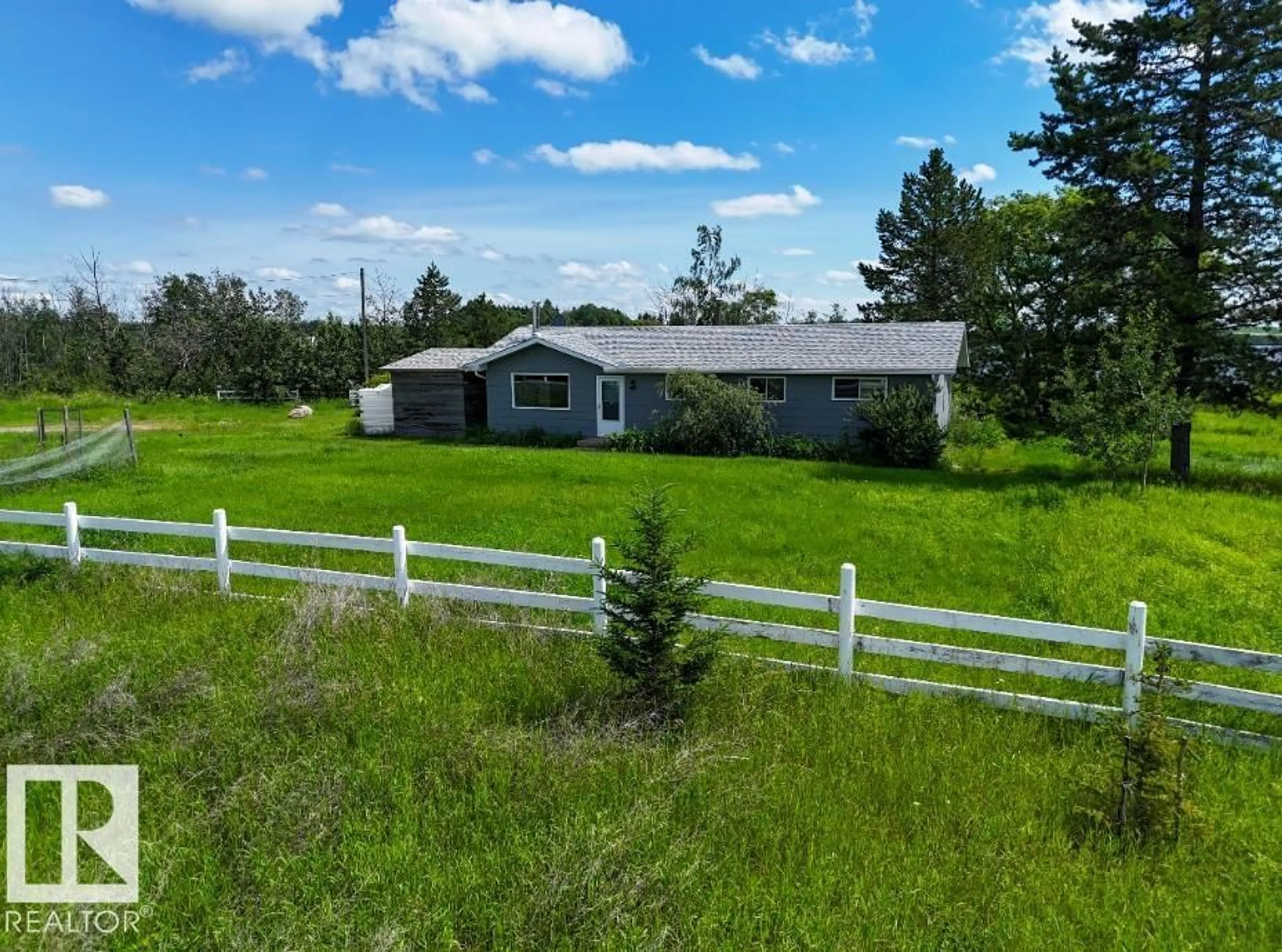 A pic from outside/outdoor area/front of a property/back of a property/a pic from drone, unknown for 4715 49 AV, Ranfurly Alberta T0B3T0