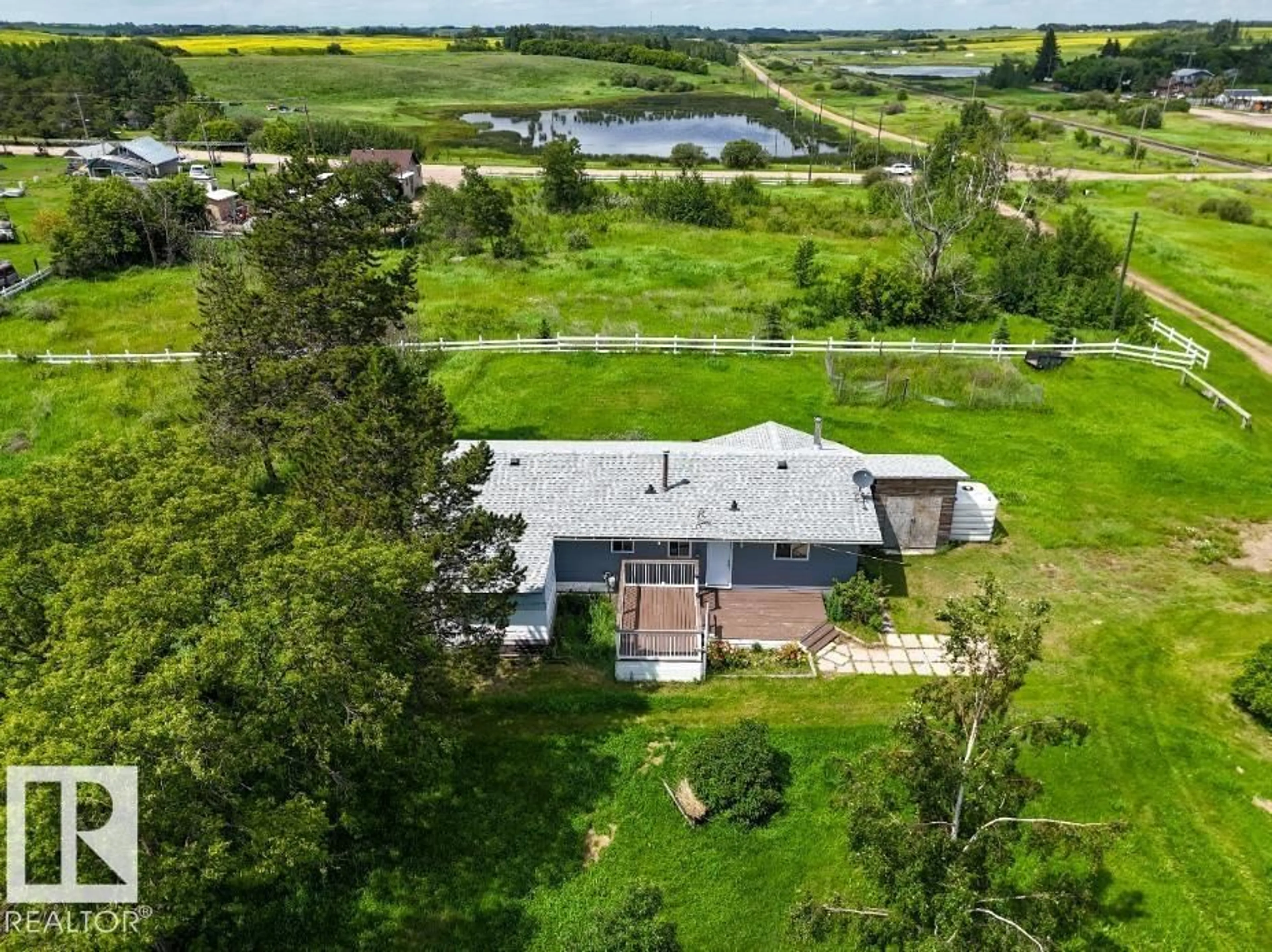 A pic from outside/outdoor area/front of a property/back of a property/a pic from drone, water/lake/river/ocean view for 4715 49 AV, Ranfurly Alberta T0B3T0