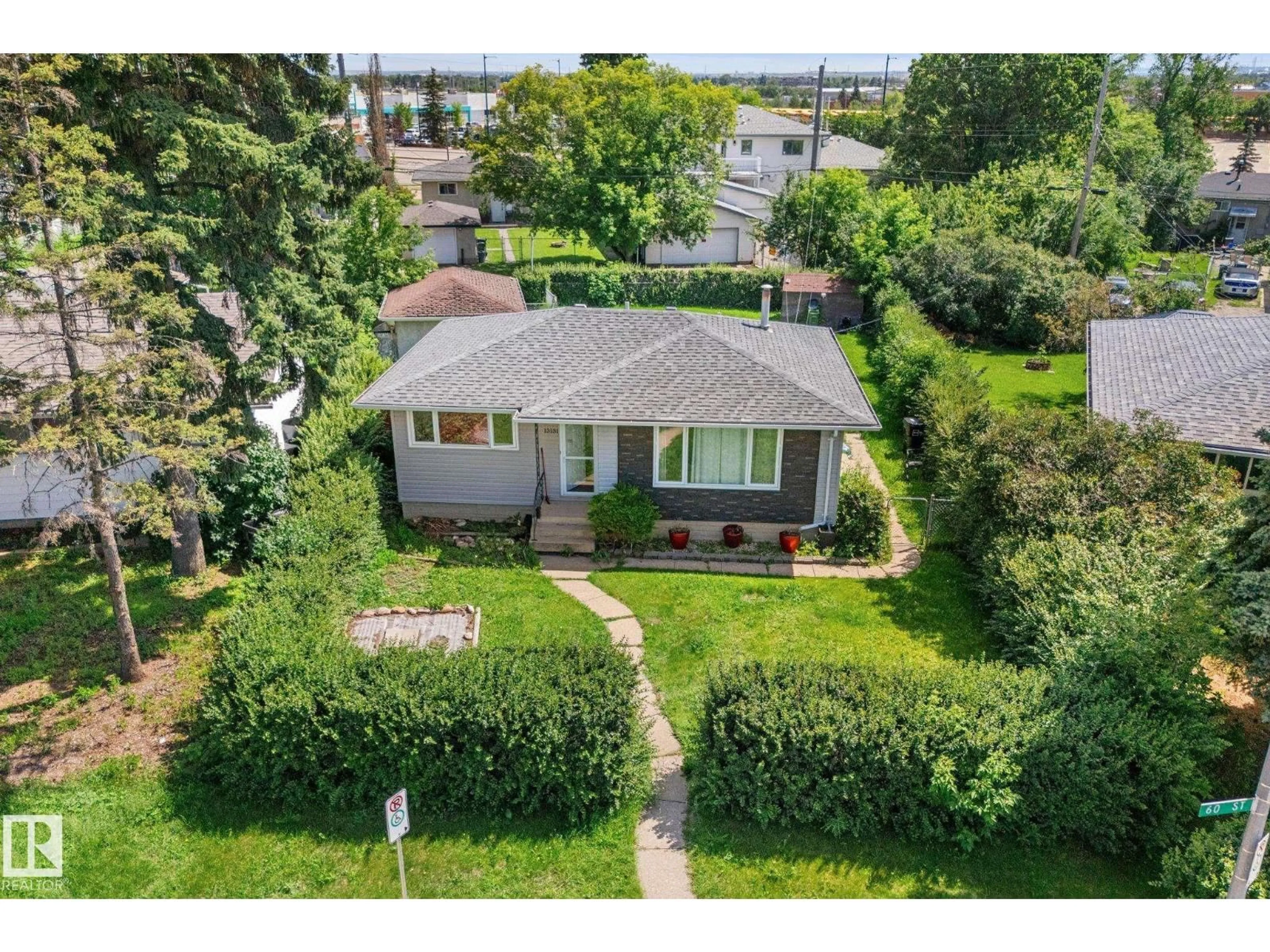 A pic from outside/outdoor area/front of a property/back of a property/a pic from drone, street for NW - 13131 60 ST, Edmonton Alberta T5A0S2