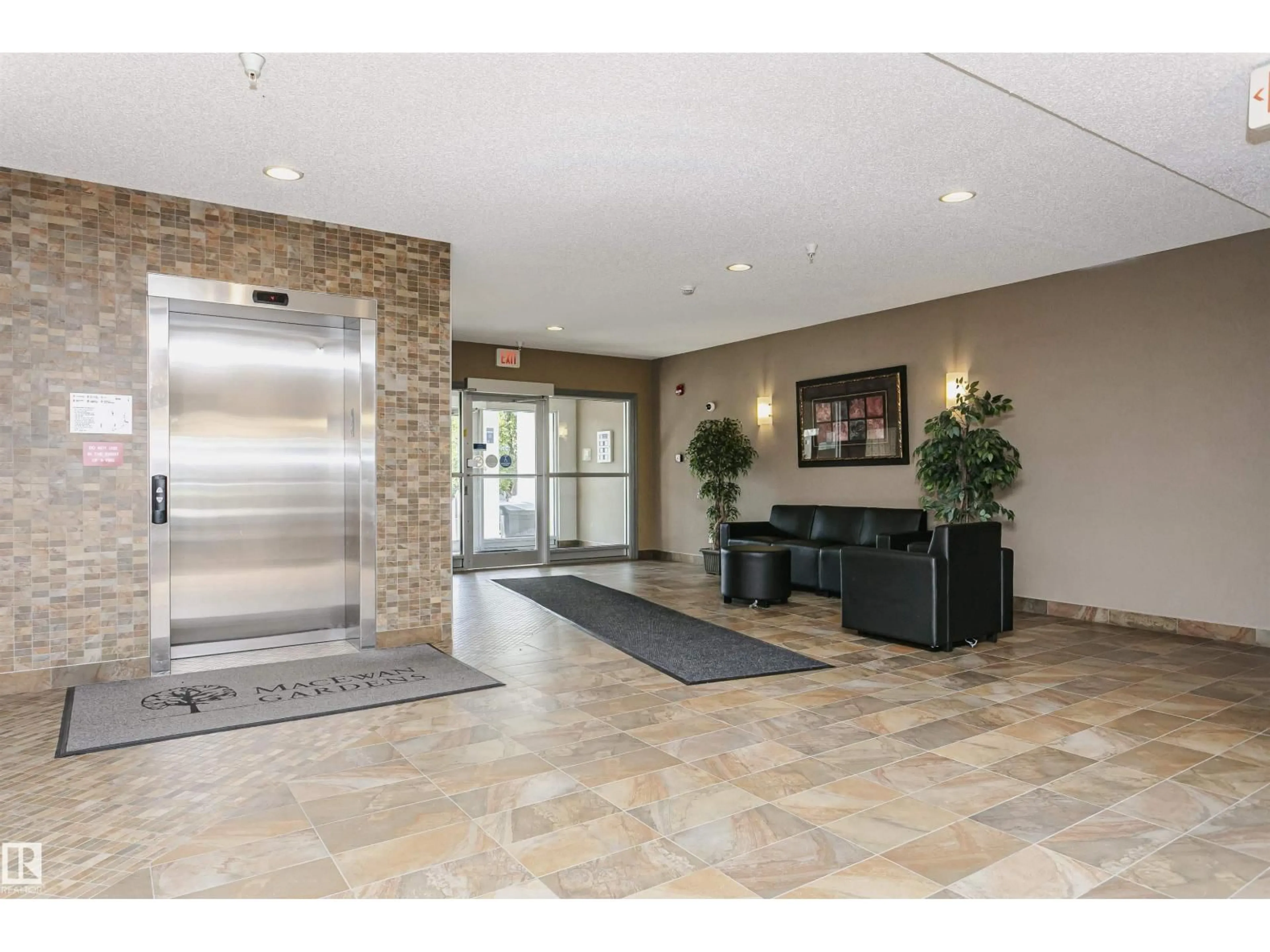 Indoor foyer for 226 - 205 MACEWAN RD, Edmonton Alberta T6W0C5