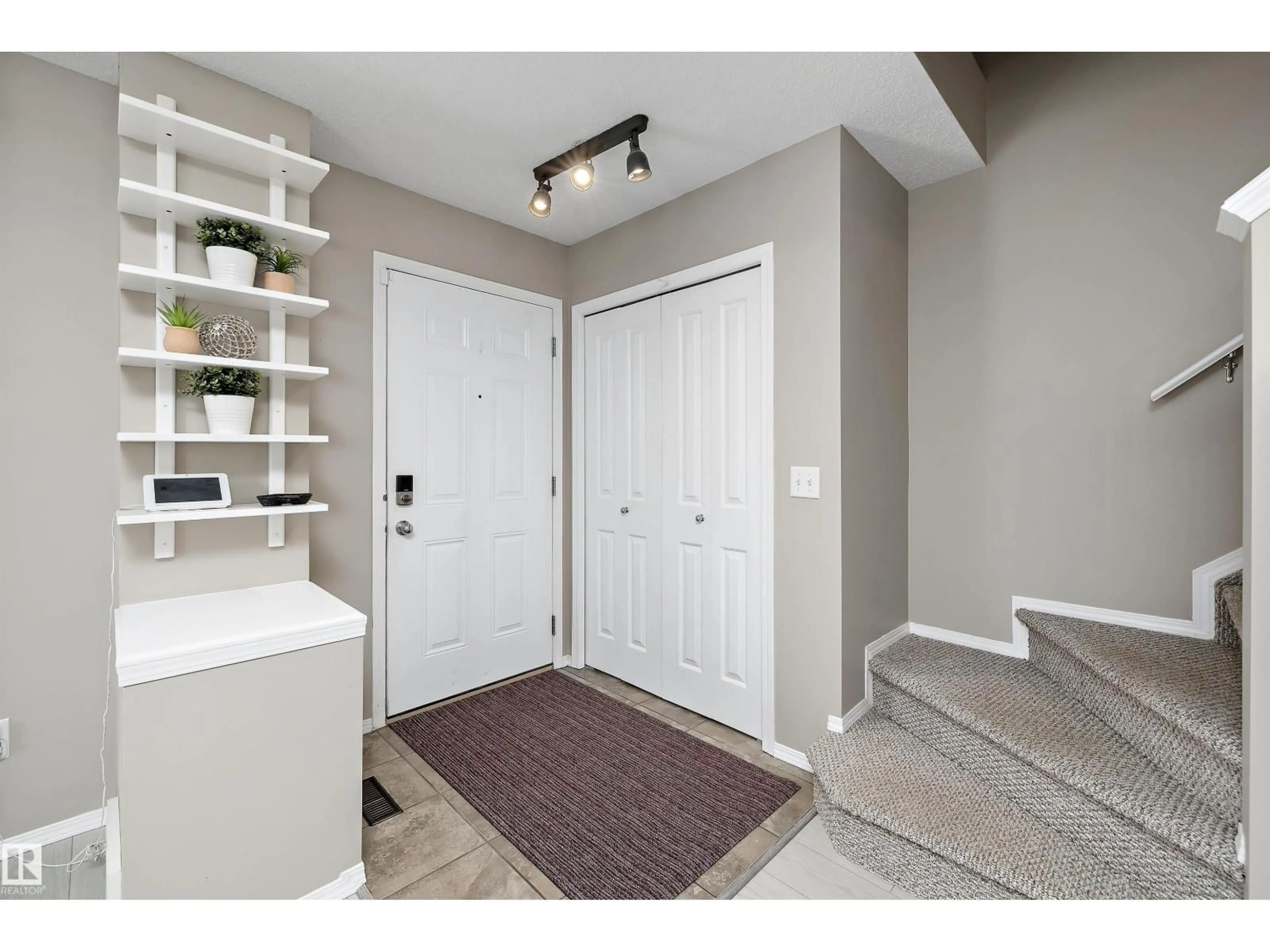Indoor entryway for SW - 7214 19A AV, Edmonton Alberta T6X0K2