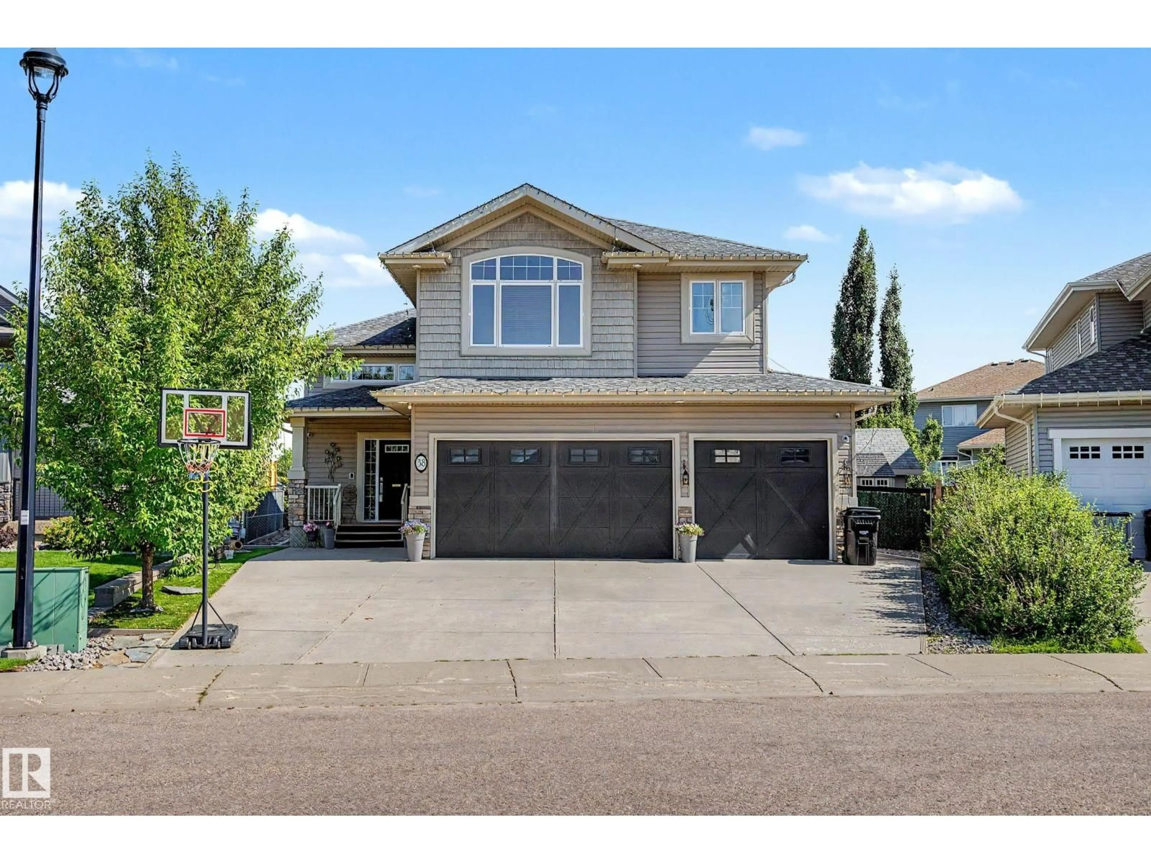 Home with vinyl exterior material, street for 38 LONGVIEW PT, Spruce Grove Alberta T7X0H4