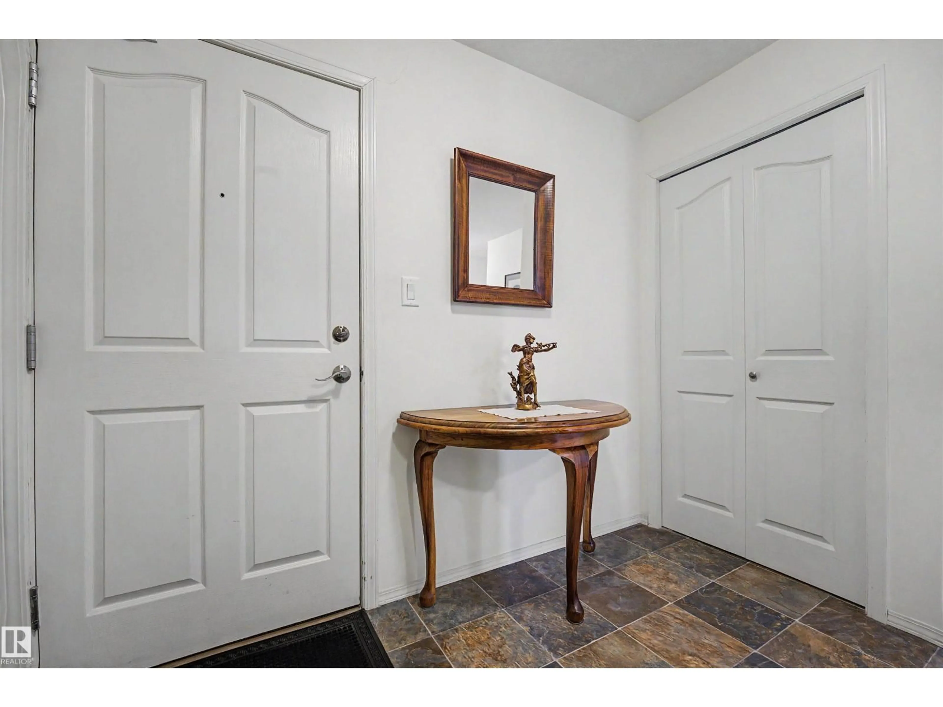 Indoor entryway for 231 78 A - 231 MCKENNEY AV, St. Albert Alberta T8N7E6