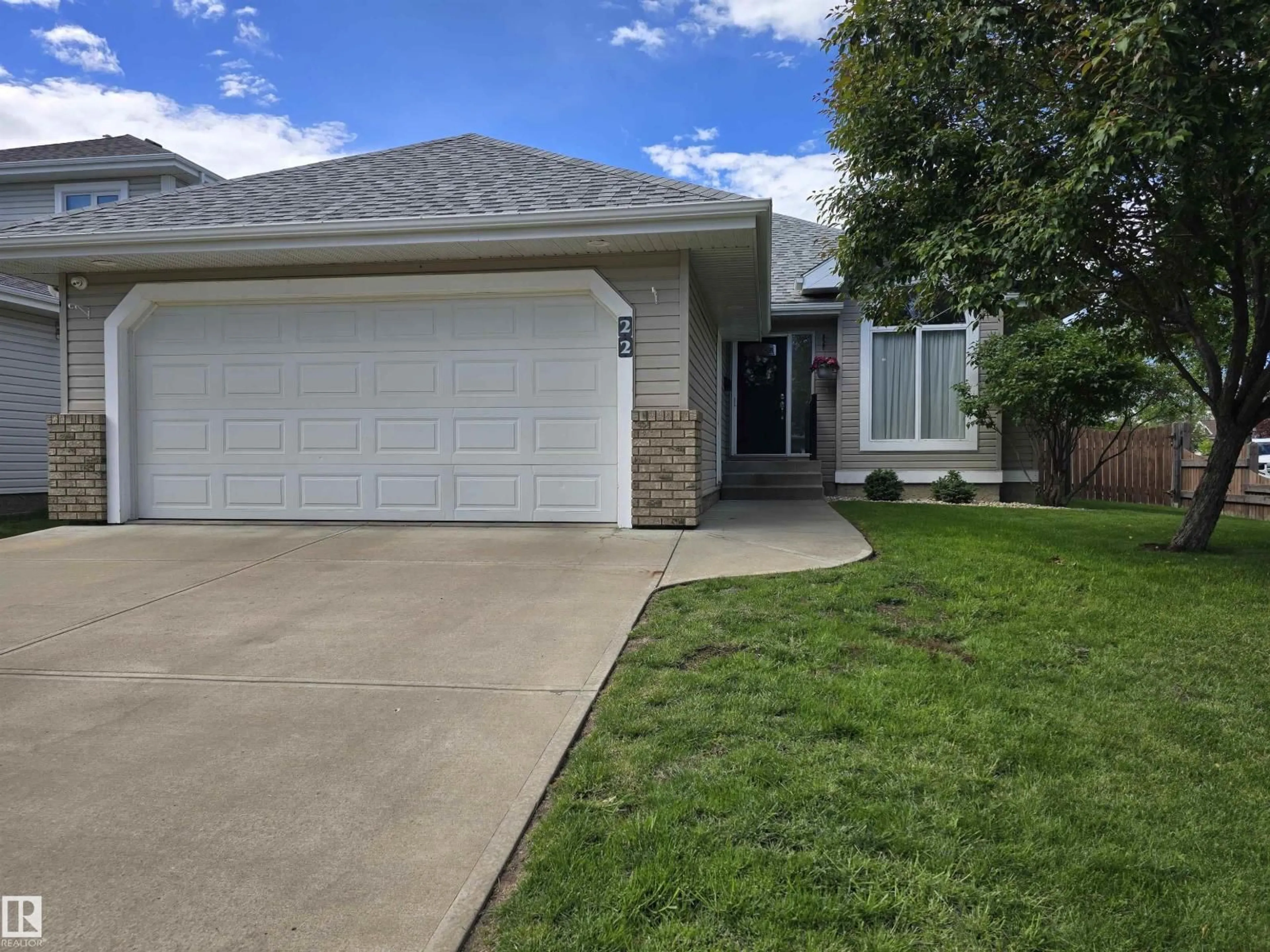 Home with vinyl exterior material, street for 22 DUNFIELD CR, St. Albert Alberta T8N6R7