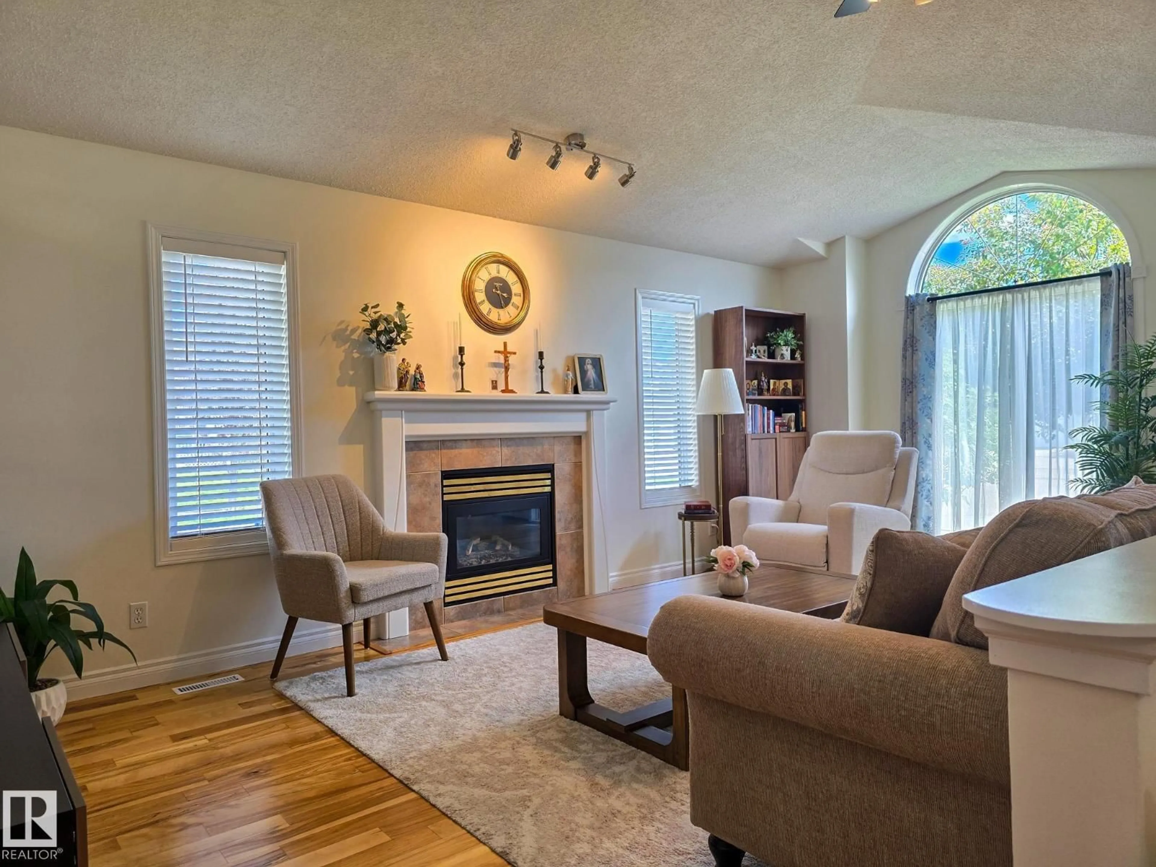 Living room with furniture, unknown for 22 DUNFIELD CR, St. Albert Alberta T8N6R7