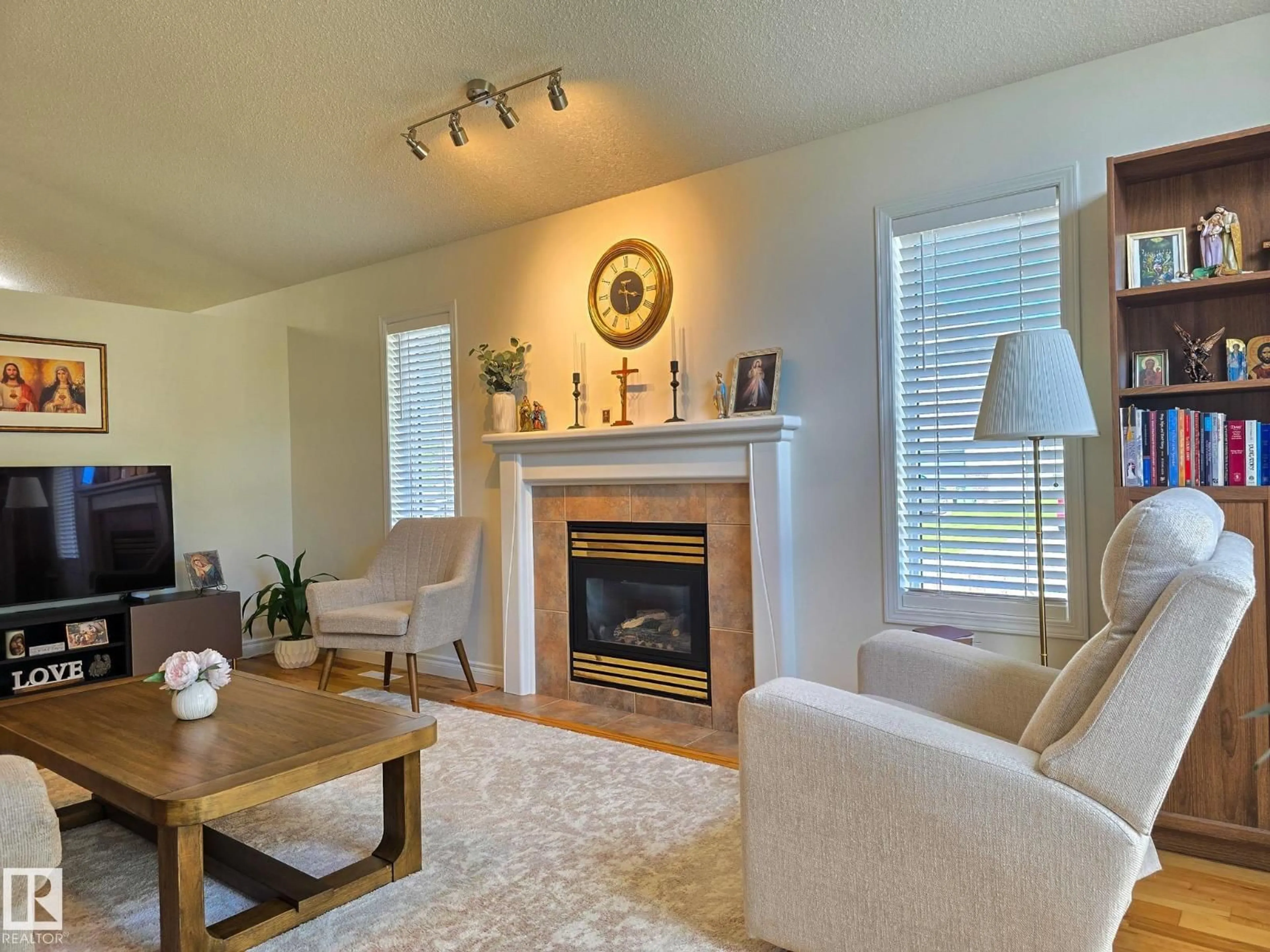 Living room with furniture, unknown for 22 DUNFIELD CR, St. Albert Alberta T8N6R7