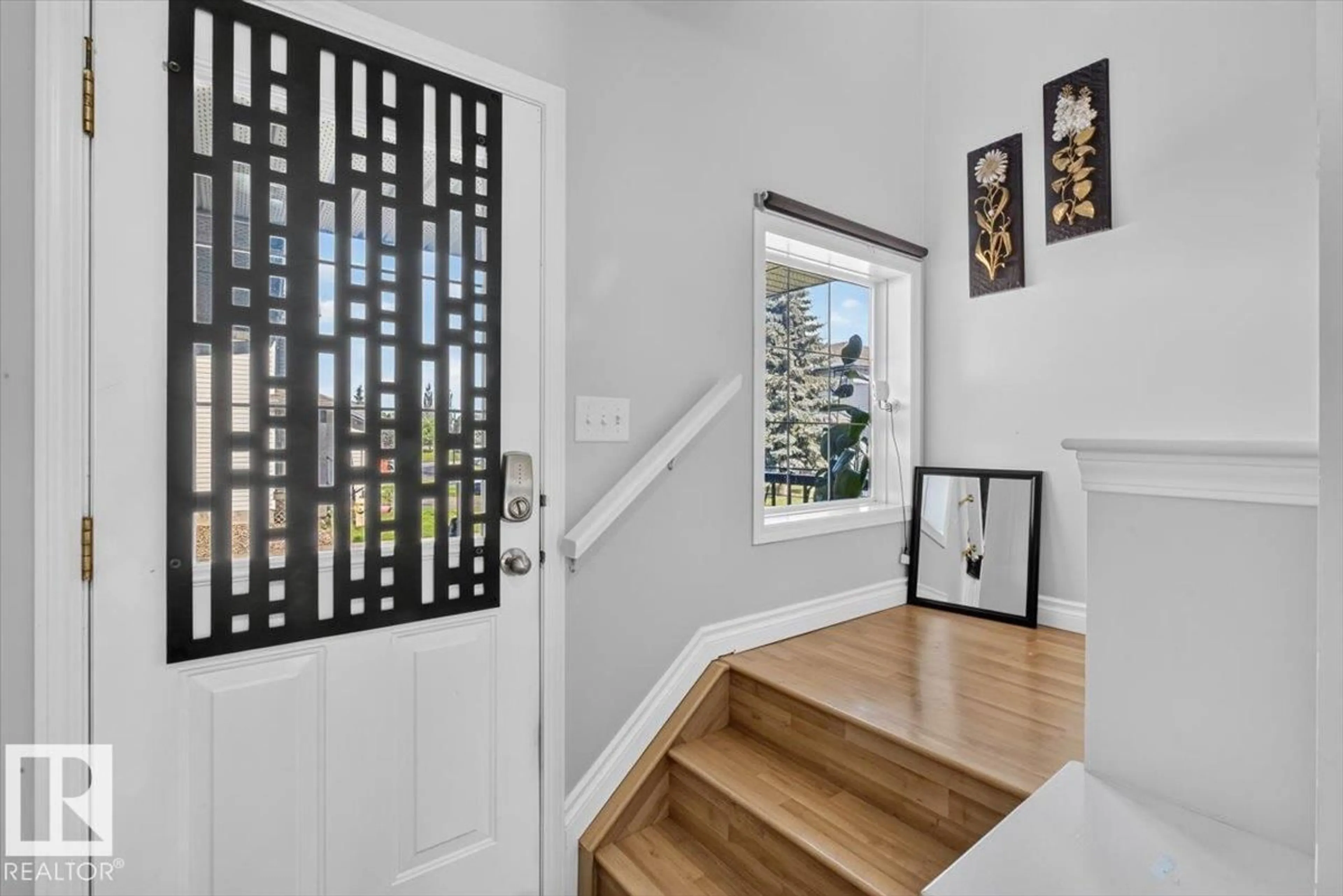 Indoor entryway for 345 - 18 KIRKNESS RD, Edmonton Alberta T5Y2M7