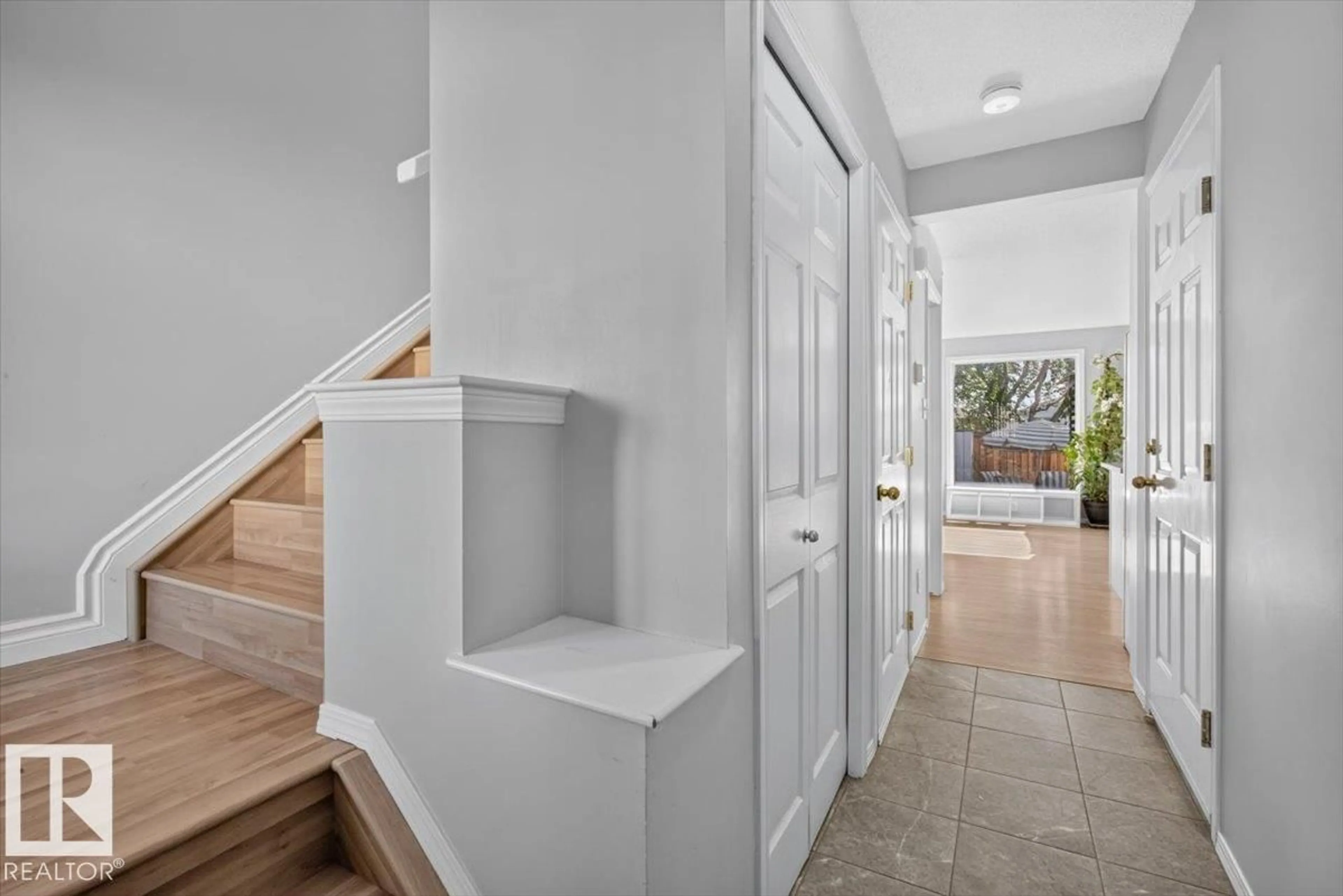 Indoor entryway for 345 - 18 KIRKNESS RD, Edmonton Alberta T5Y2M7