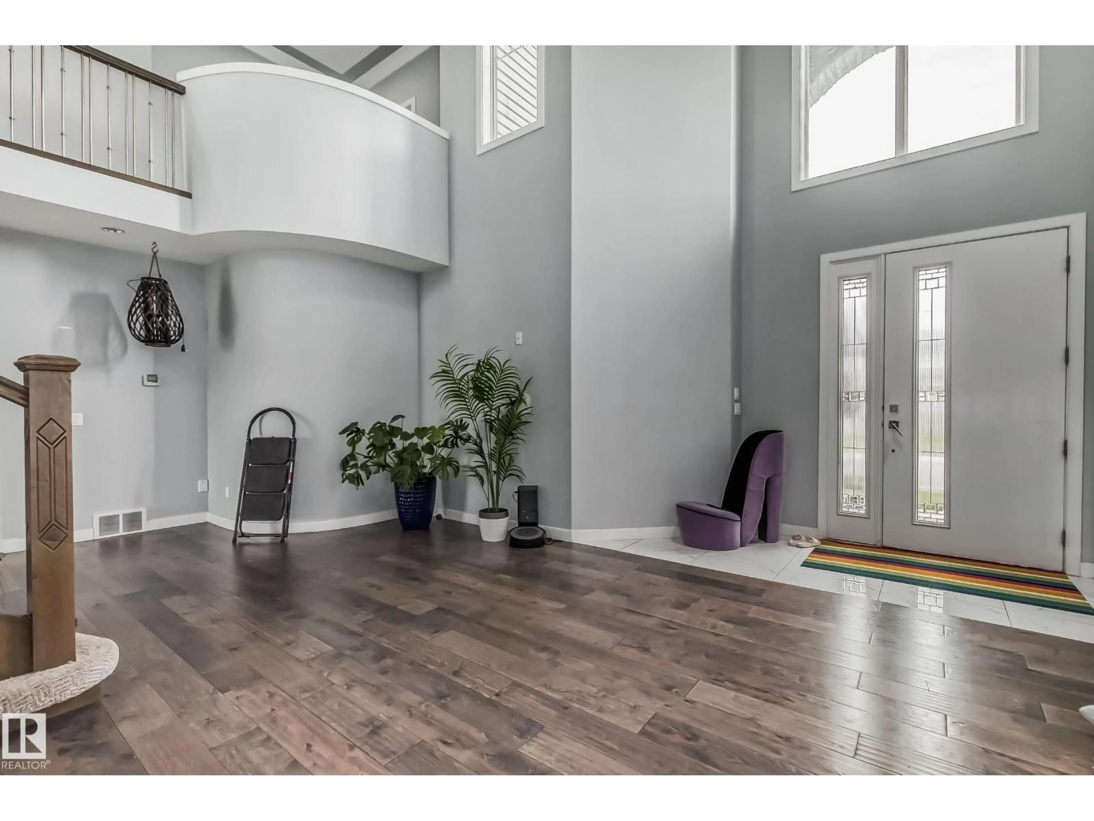 Indoor entryway for 4104 8 ST, Edmonton Alberta T6T0T3