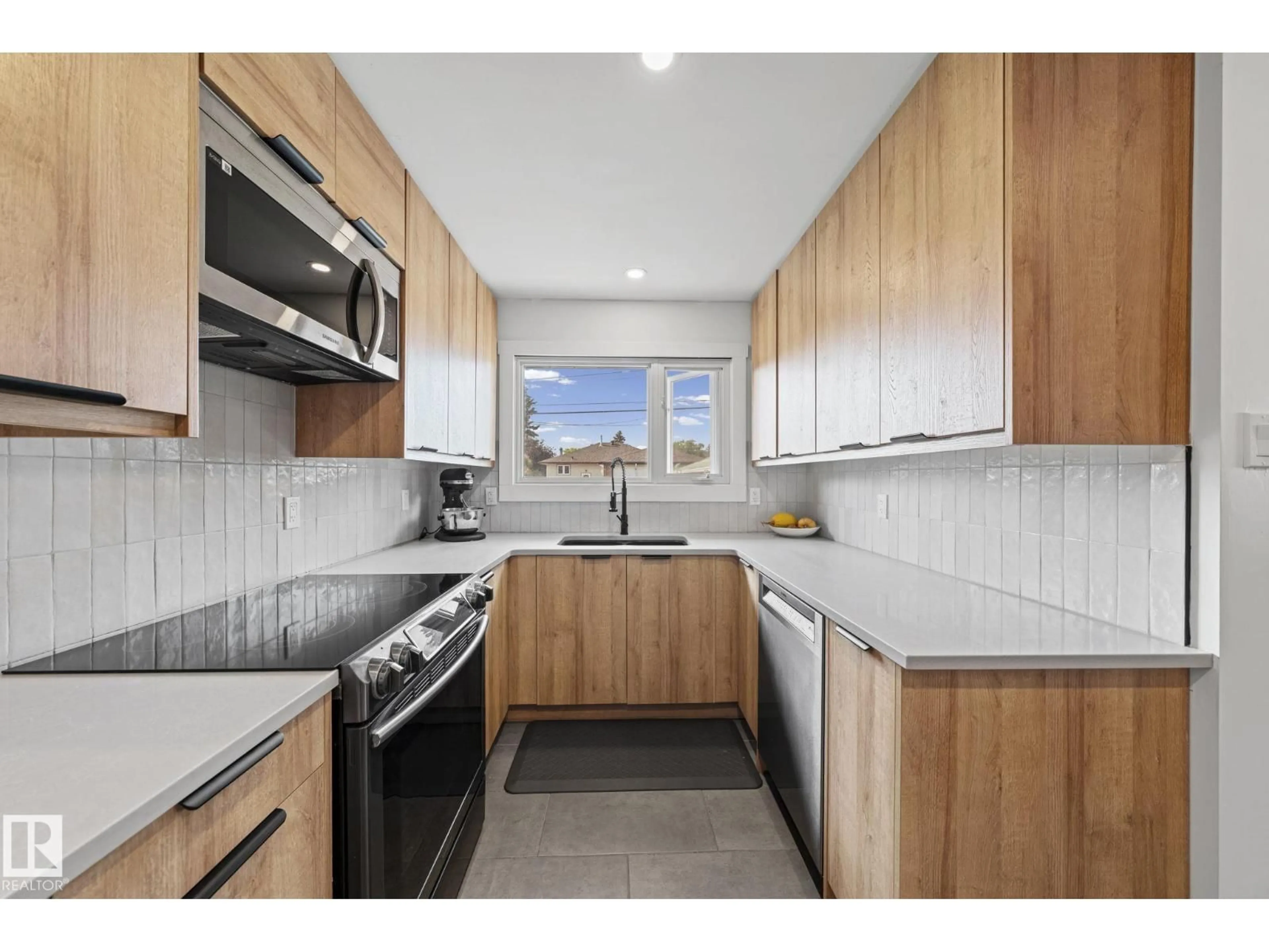 Standard kitchen, unknown for 5707 95 AV, Edmonton Alberta T6B1A4
