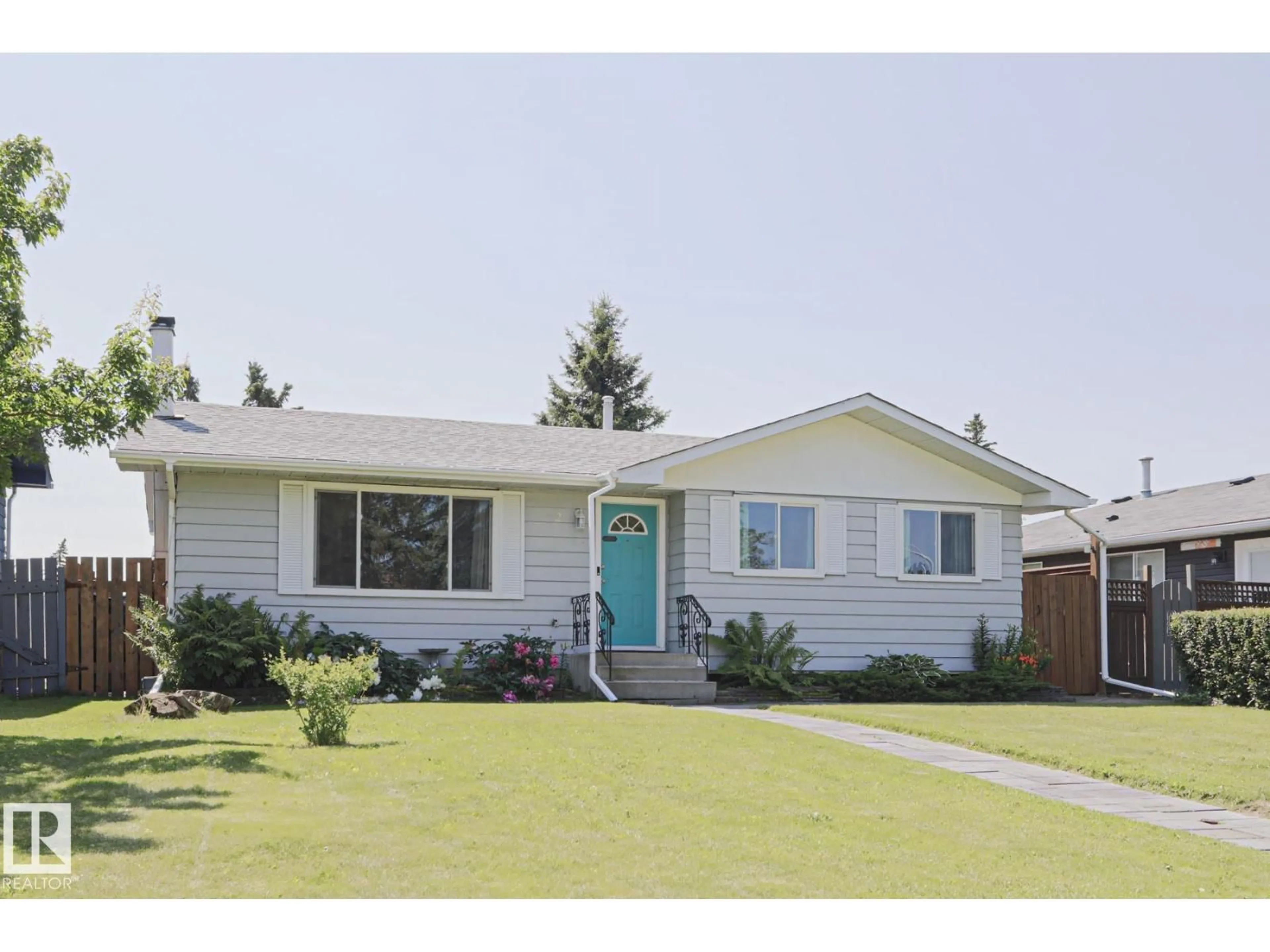 Home with vinyl exterior material, street for 2 BEECHMONT AV, Spruce Grove Alberta T7X1C7