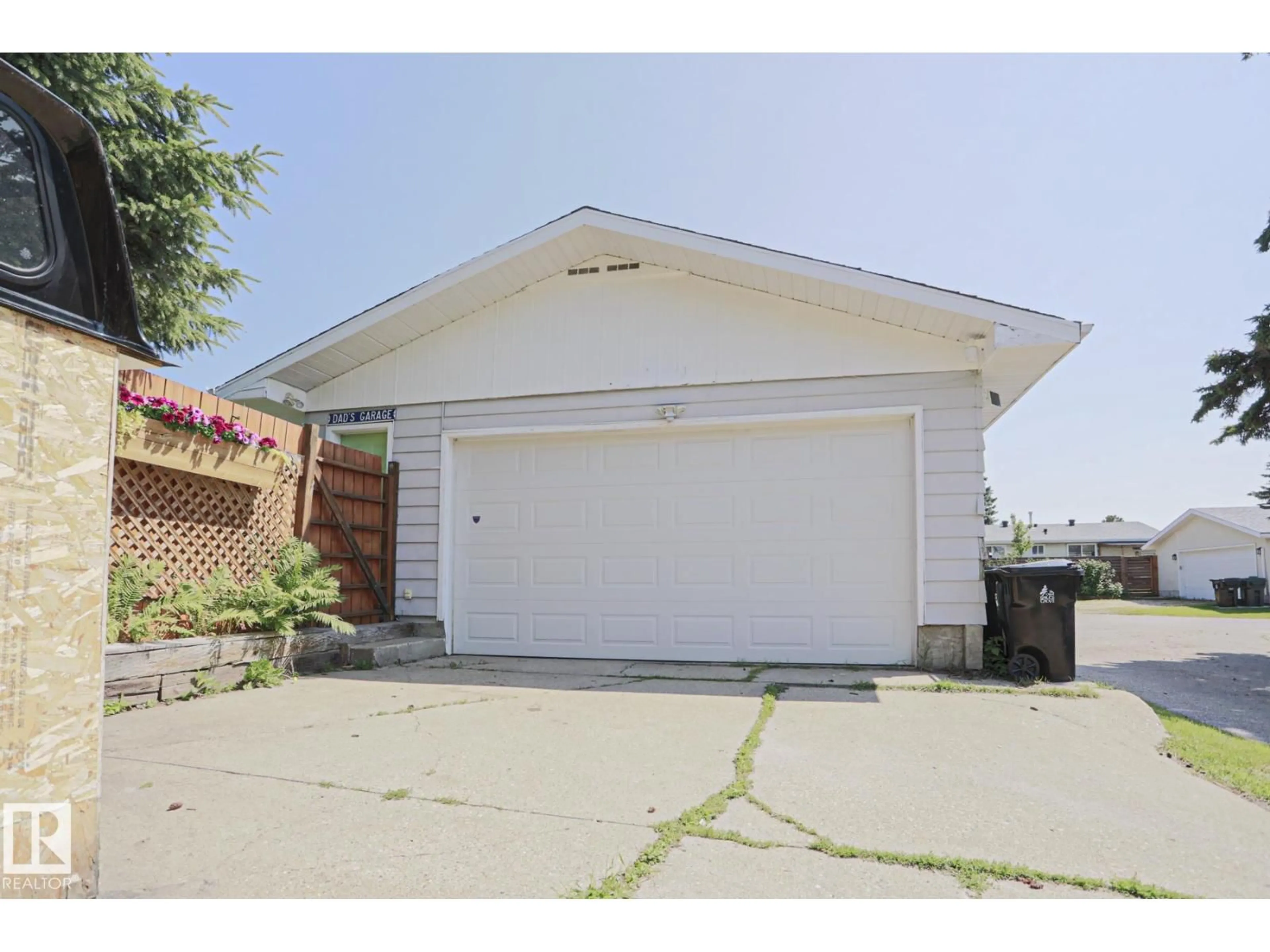 Indoor garage for 2 BEECHMONT AV, Spruce Grove Alberta T7X1C7