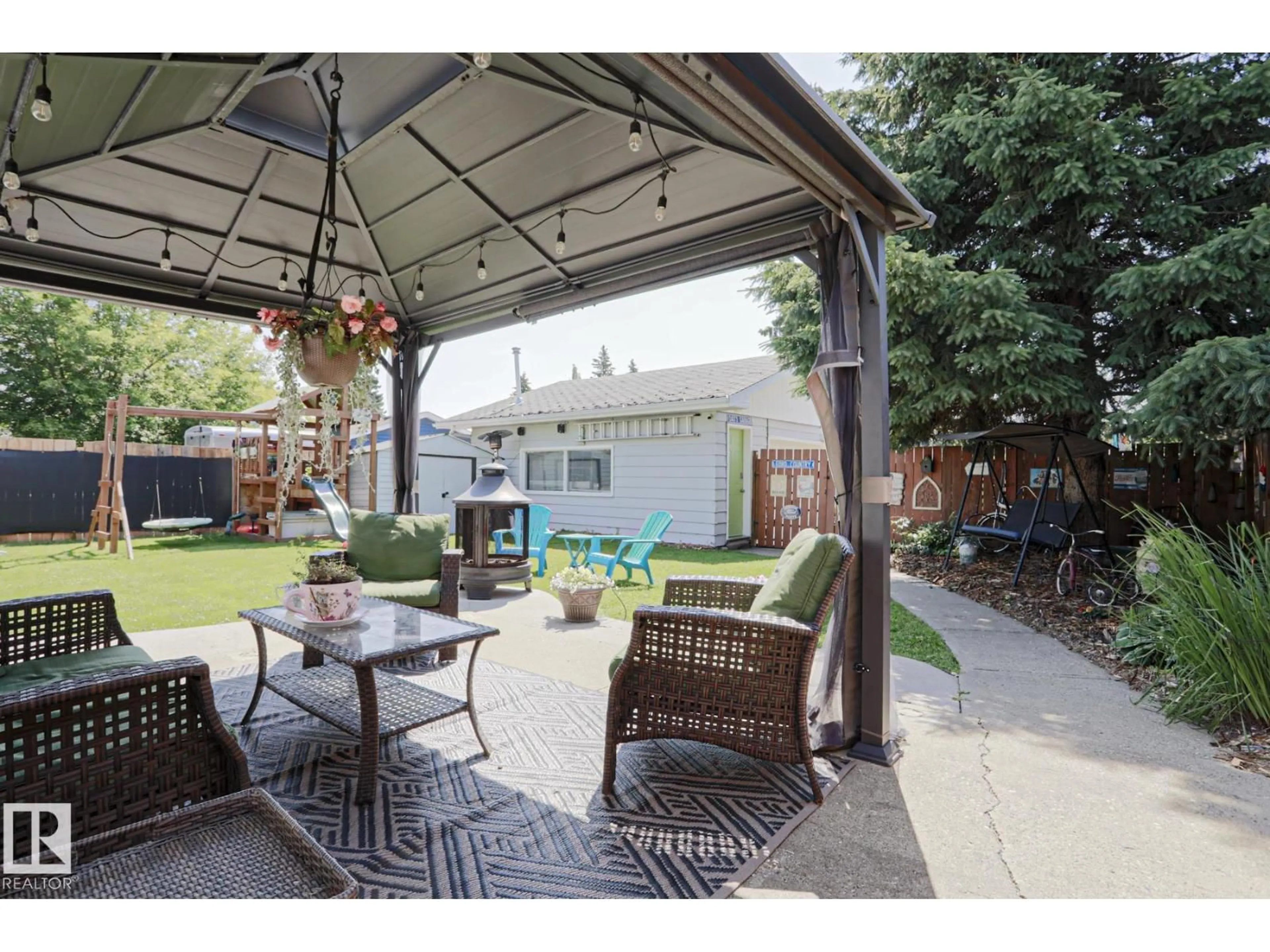 Patio, street for 2 BEECHMONT AV, Spruce Grove Alberta T7X1C7