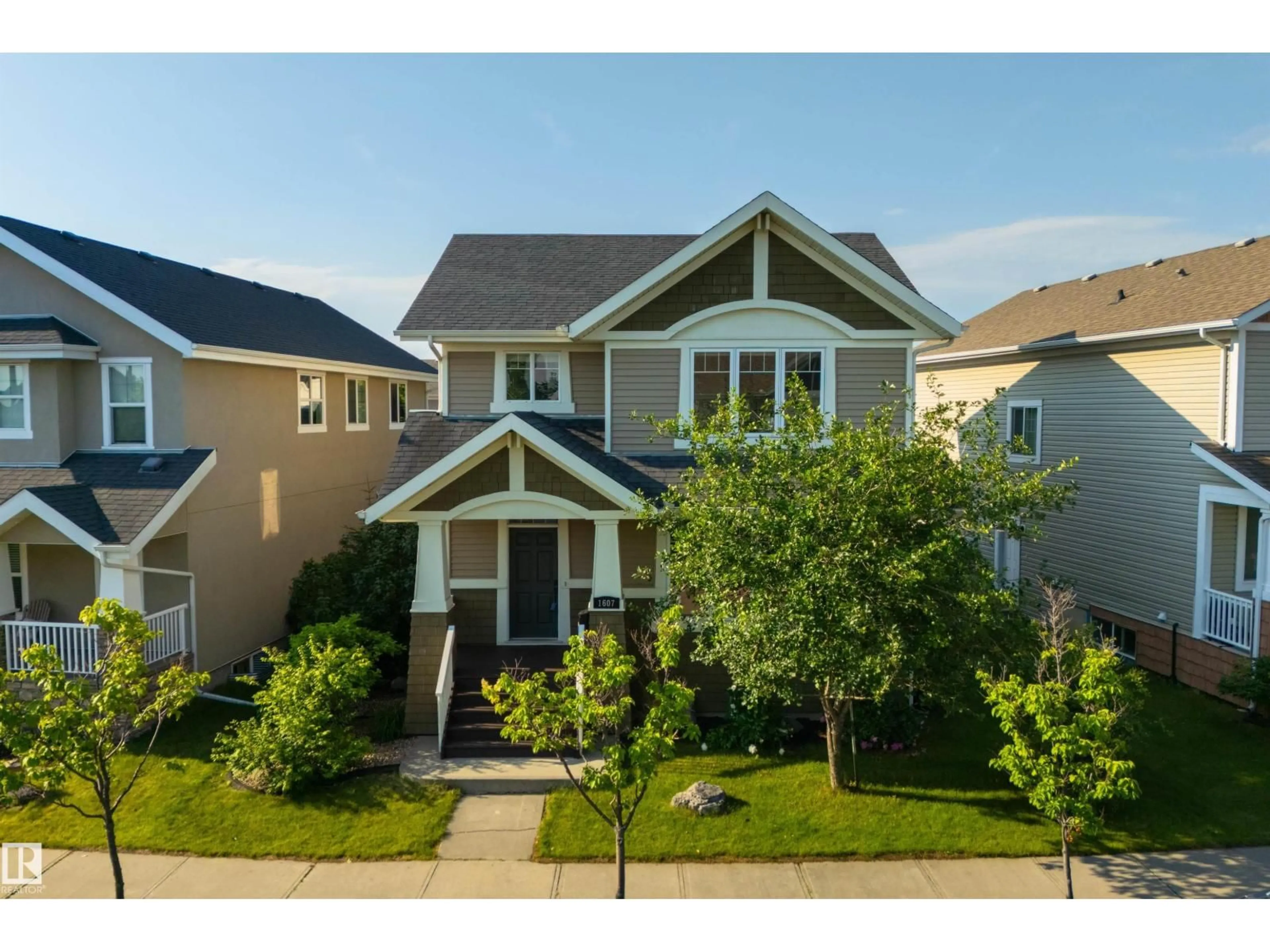 Home with vinyl exterior material, street for 1607 KERR RD, Edmonton Alberta T5E4P6