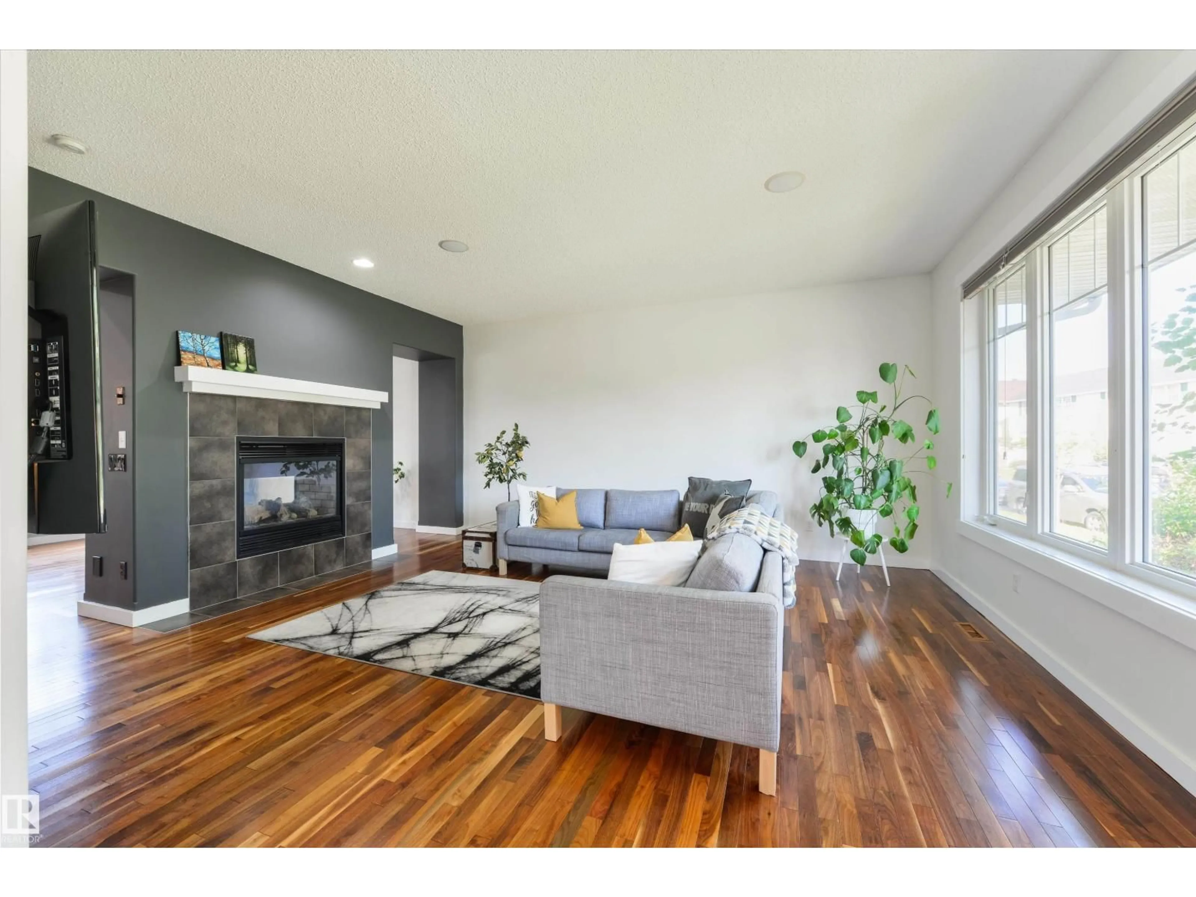 Living room with furniture, wood/laminate floor for 1607 KERR RD, Edmonton Alberta T5E4P6