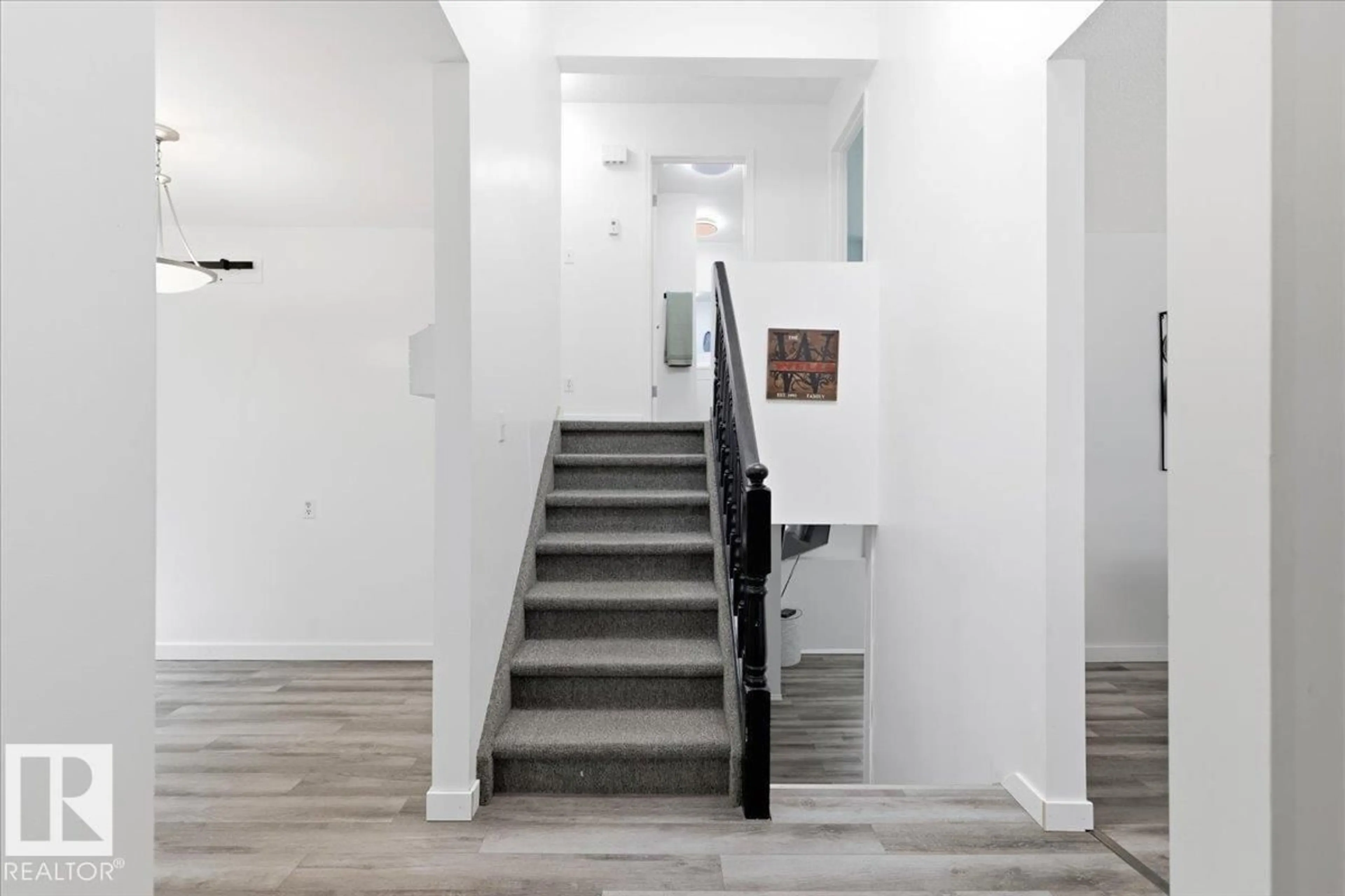 Stairs for 116 CAMERON CR, Wetaskiwin Alberta T9A3H8